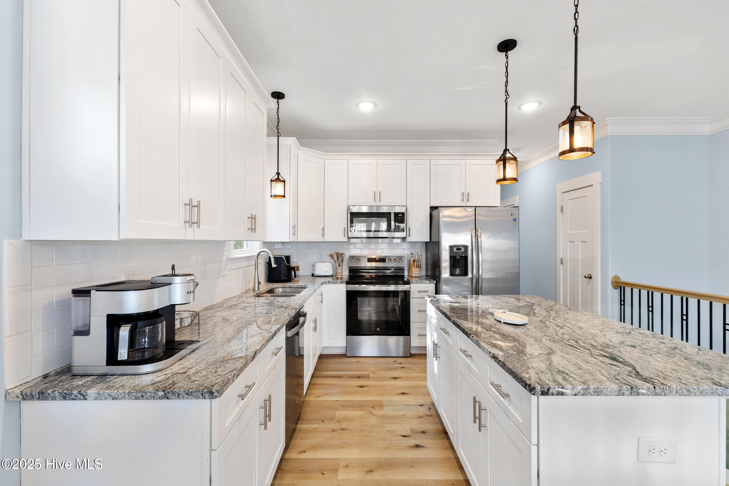 100545000 | Photo 10