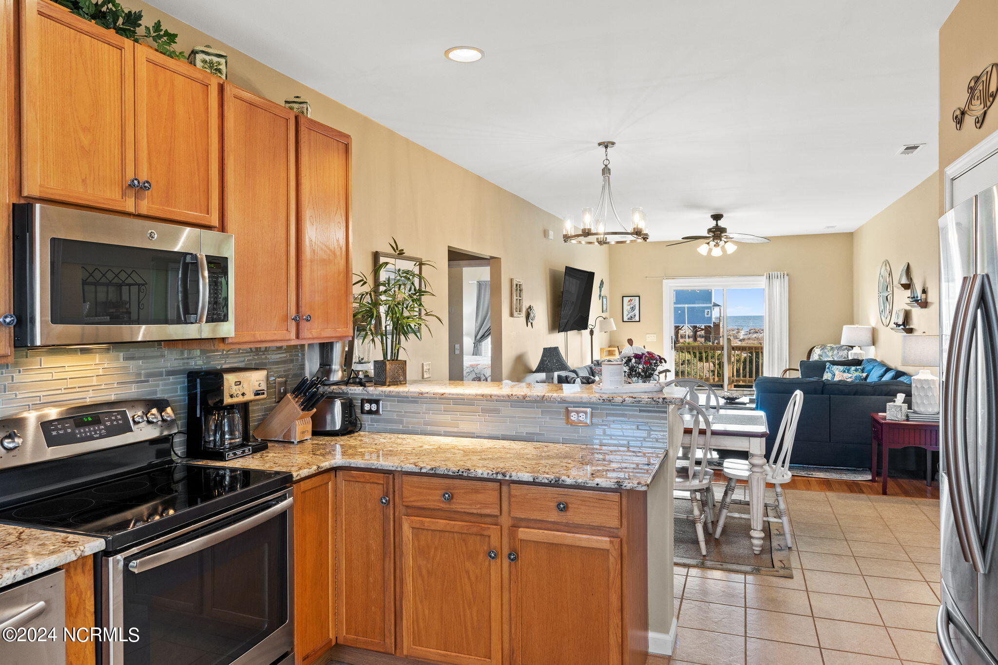 100566939 | Photo 16