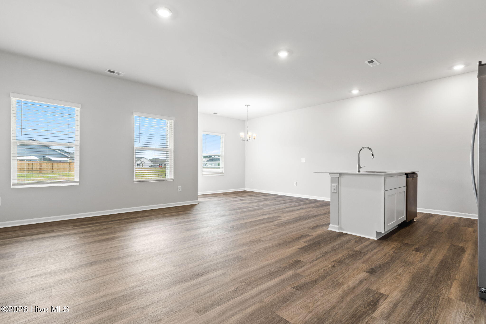 100514183 | Photo 10