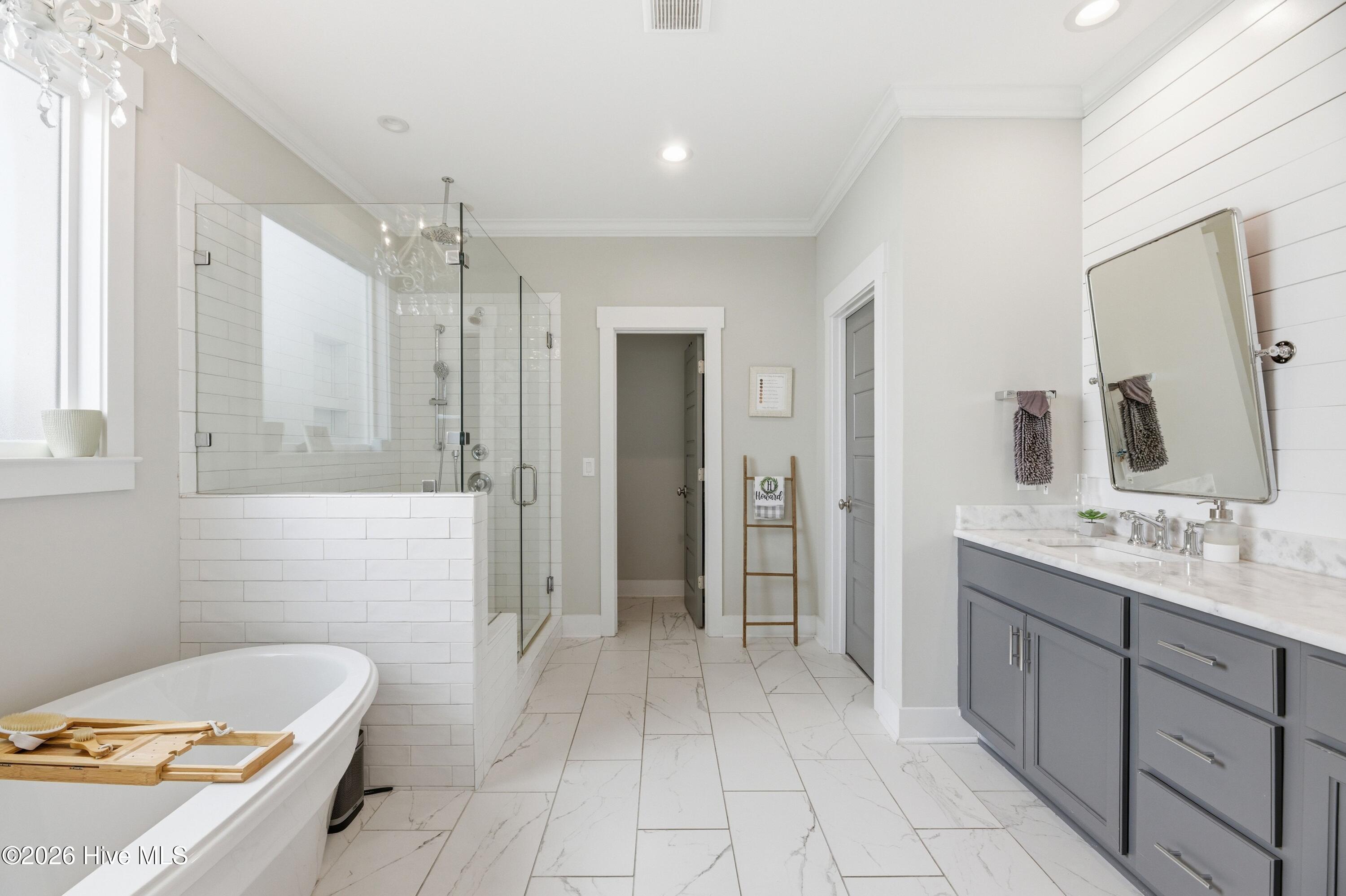 100564448 | Photo 36