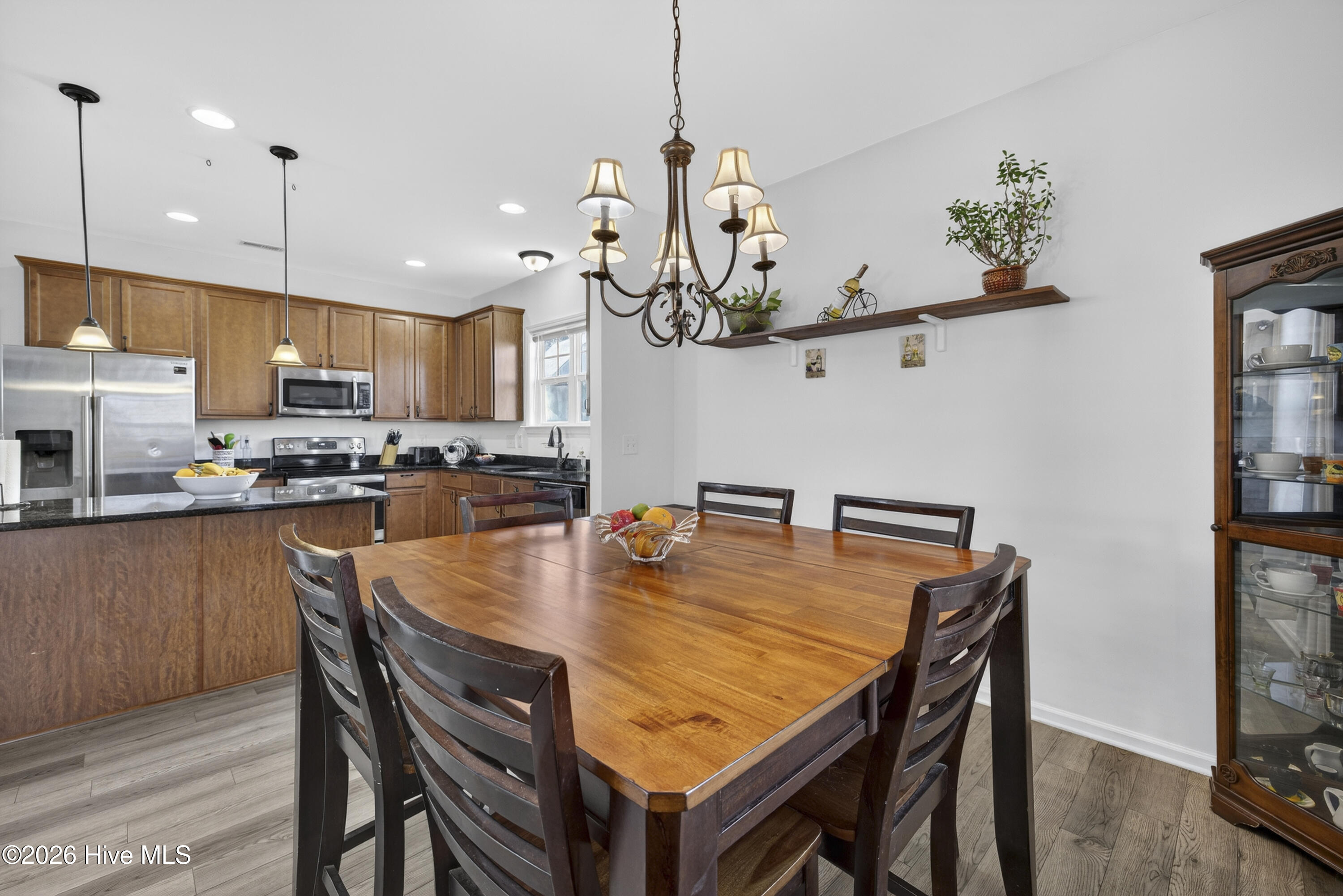 100560873 | Photo 19