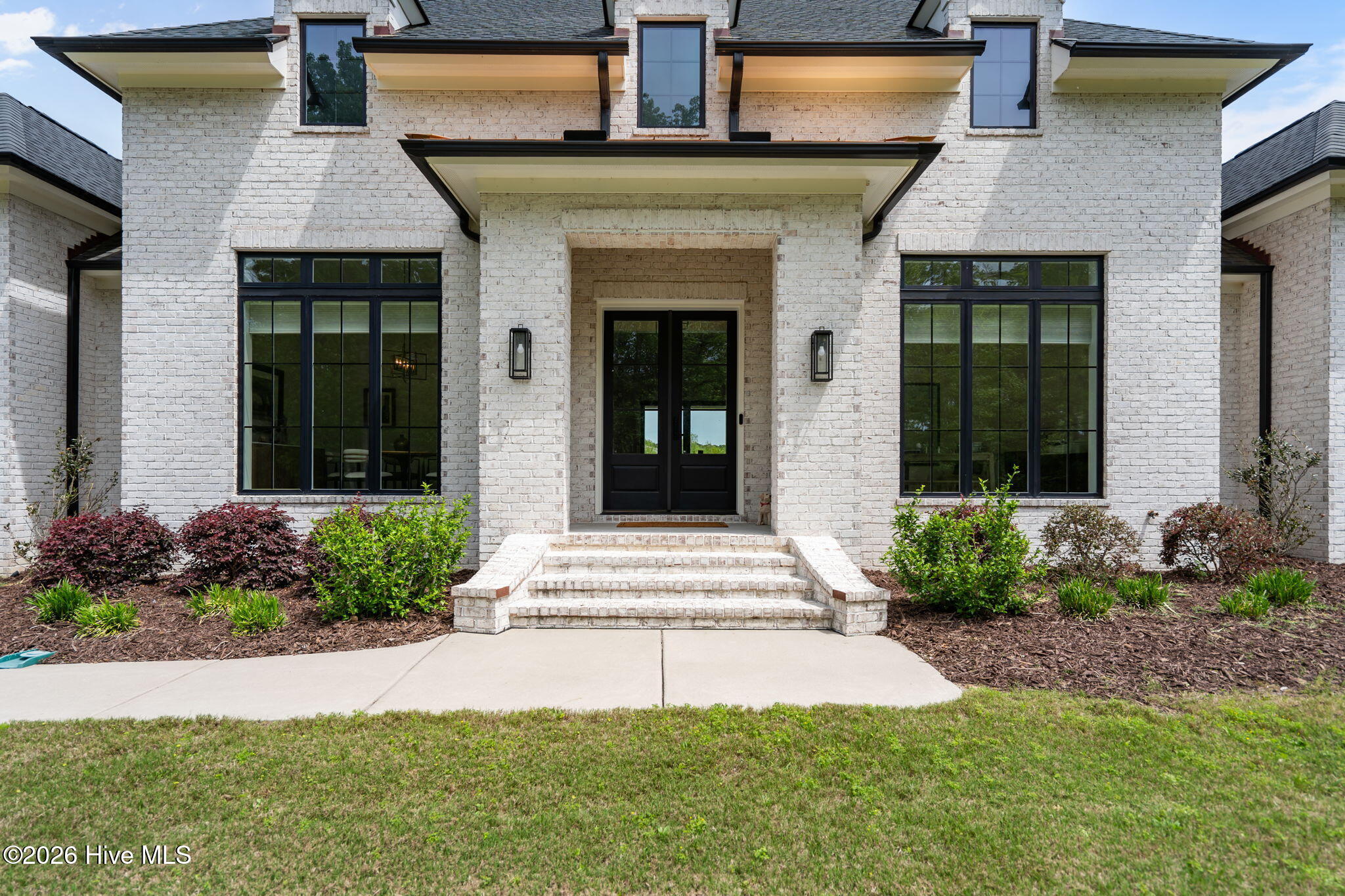 100566934 | Photo 69