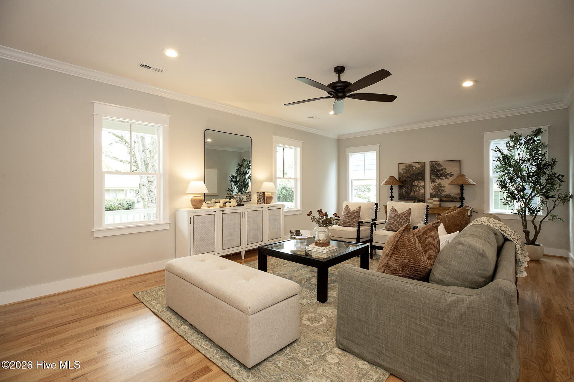 100562068 | Photo 13