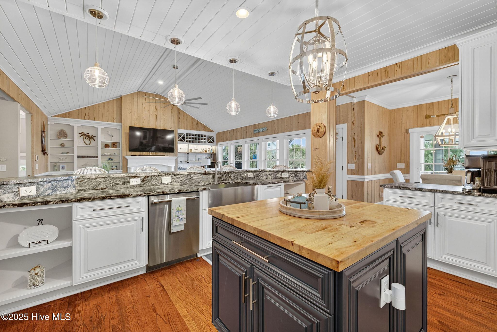 100537331 | Photo 16