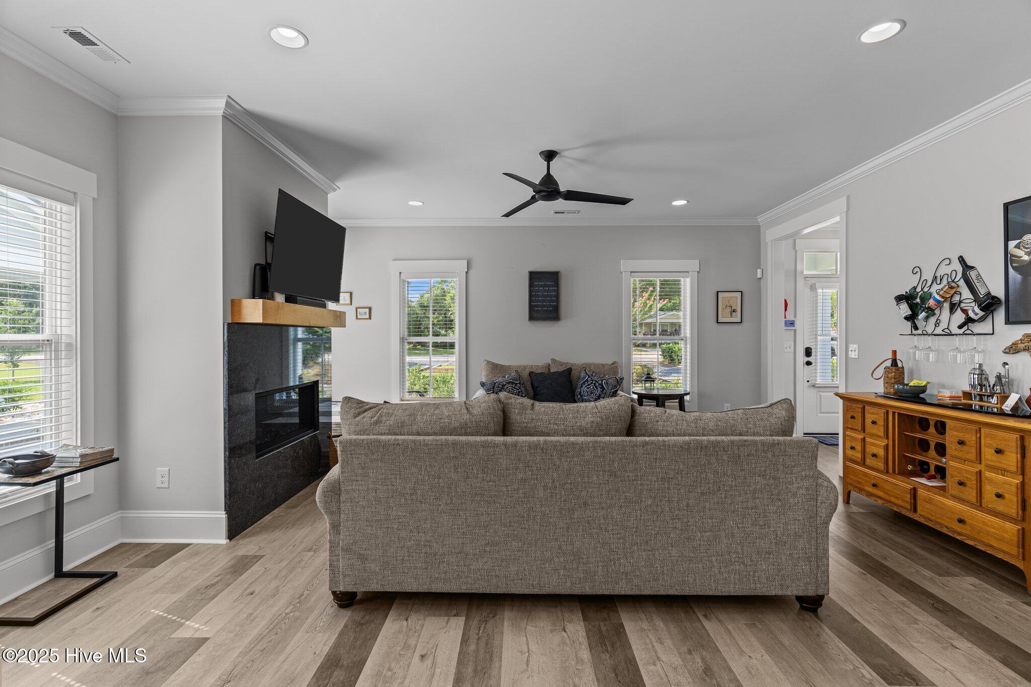 100517876 | Photo 40