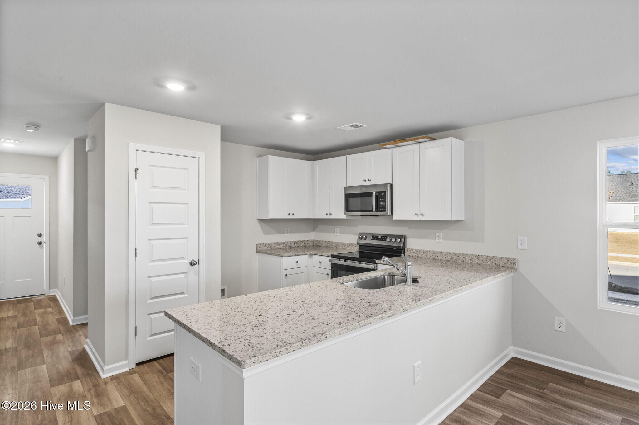 100545788 | Photo 10