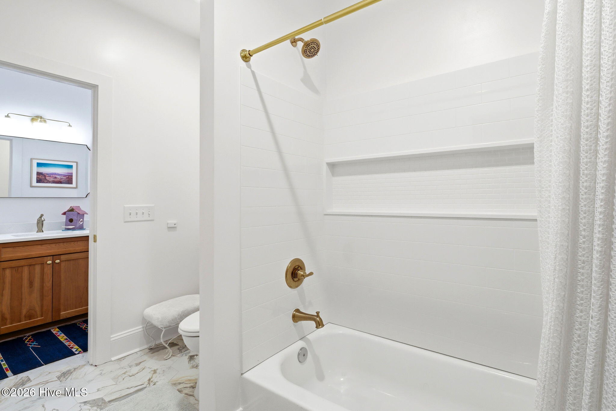 100562076 | Photo 44