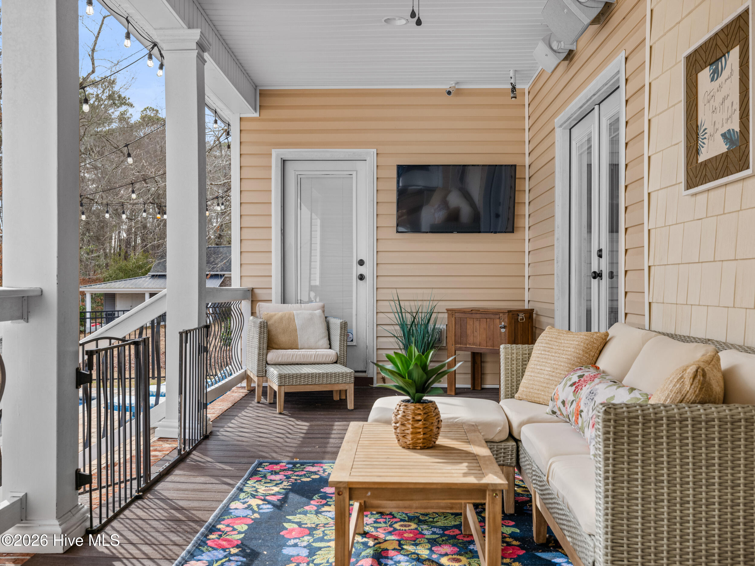 100557590 | Photo 64