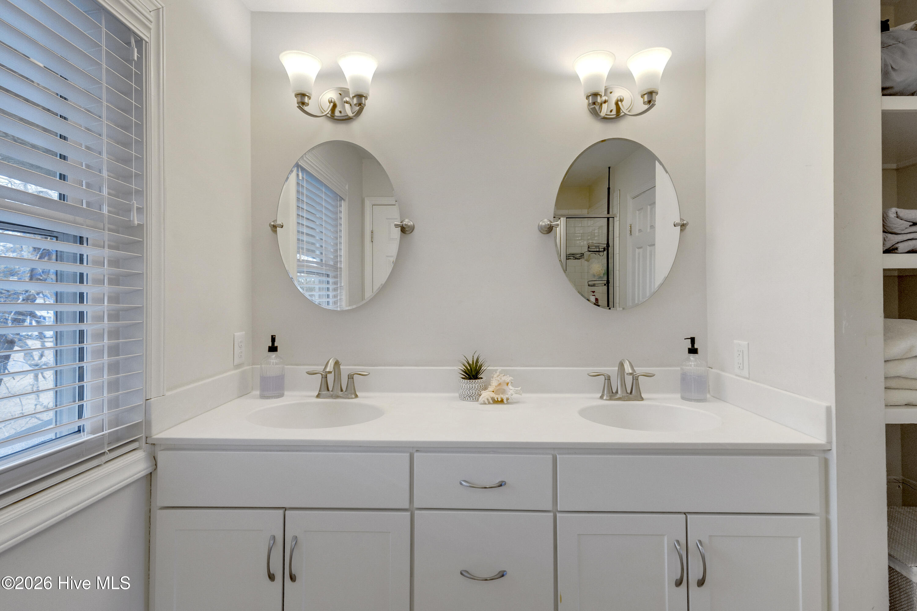 100550645 | Photo 29