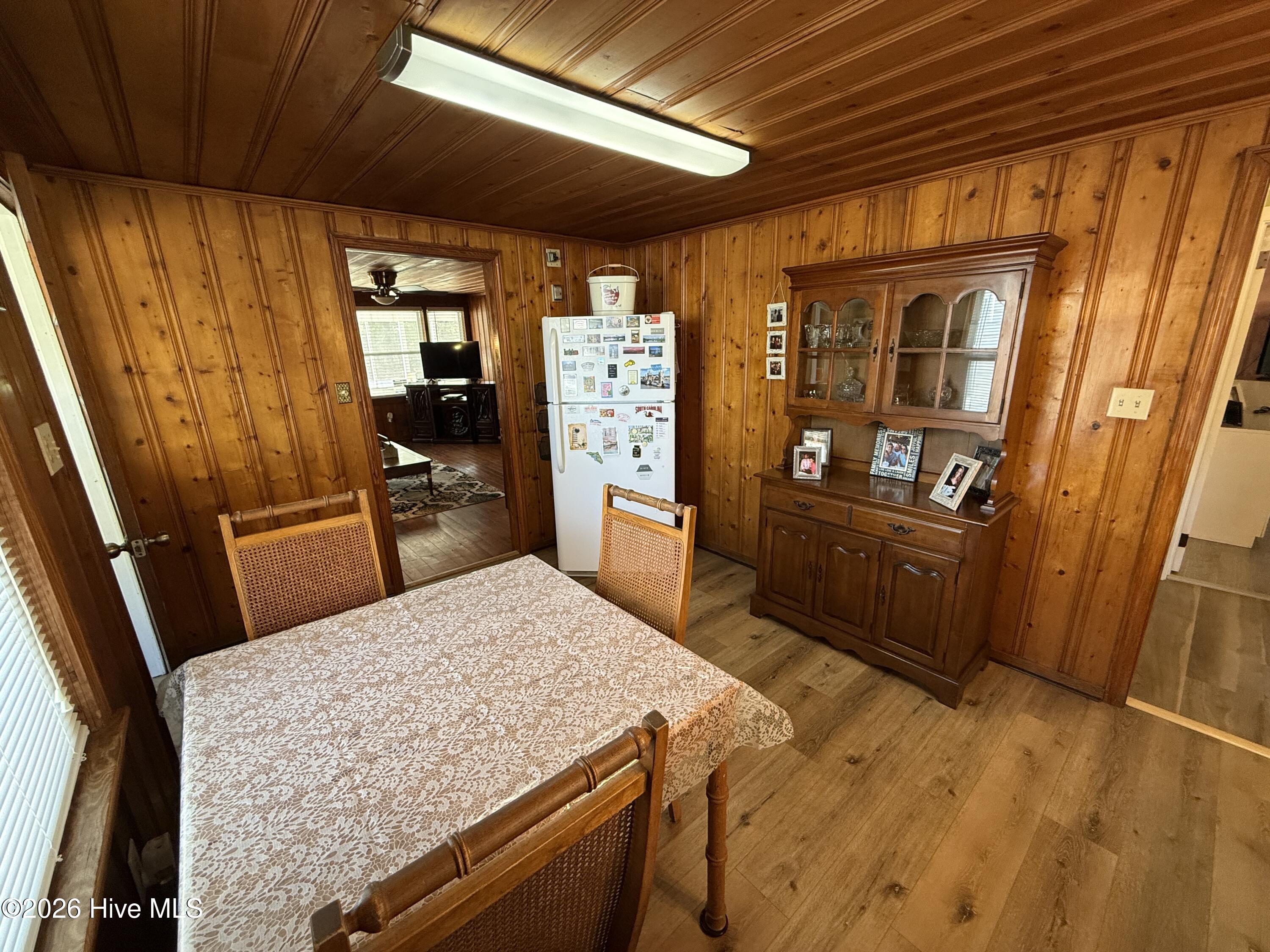 100564688 | Photo 22