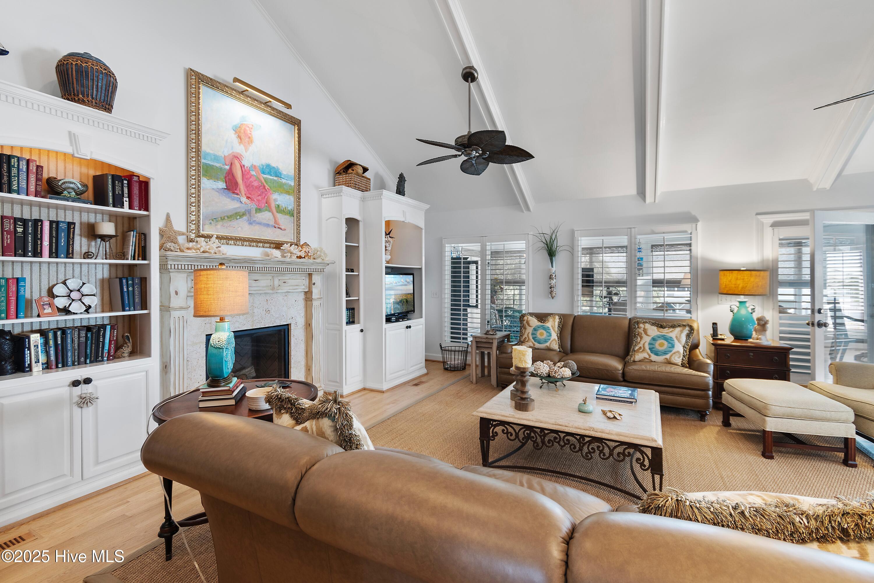 100527373 | Photo 12