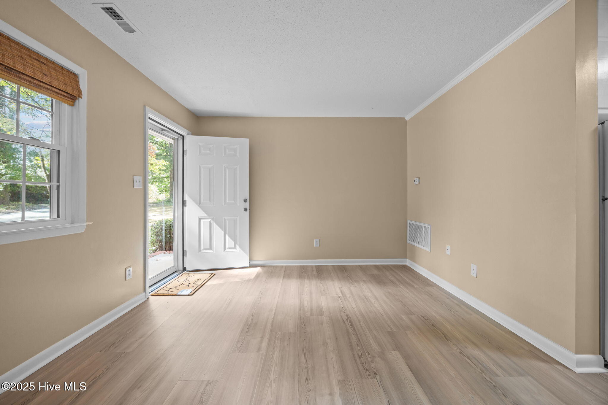 7-web-or-mls-1190 Gould Rd Unit4 9