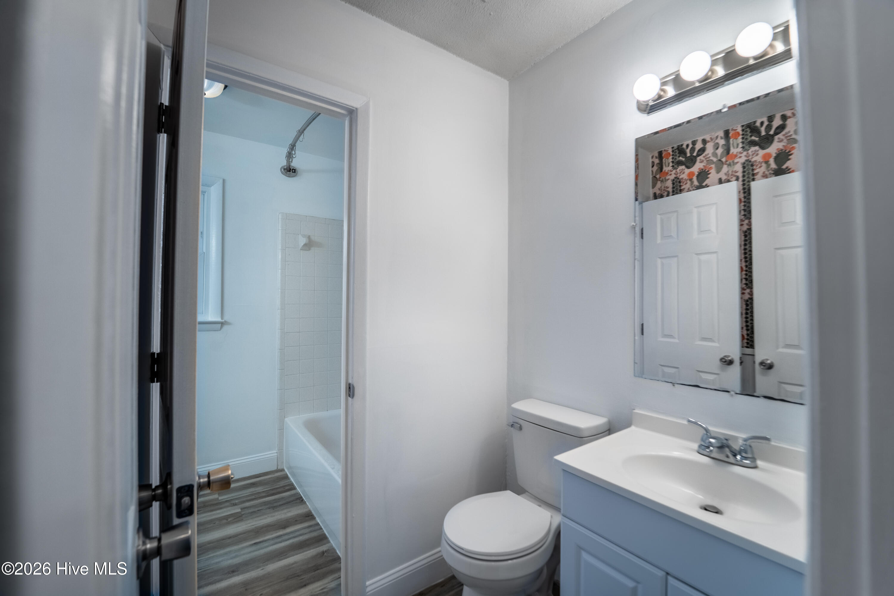 100548547 | Photo 16