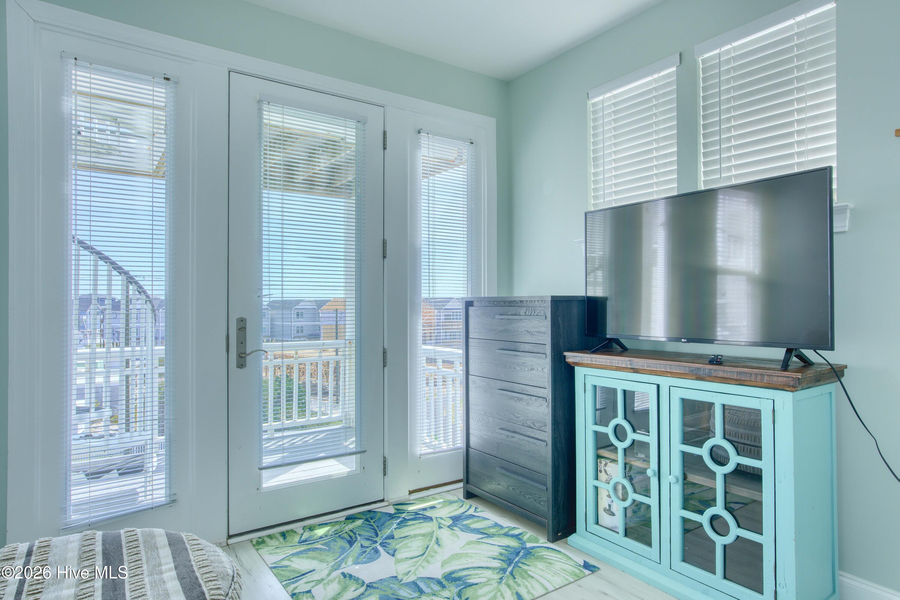 100558163 | Photo 19