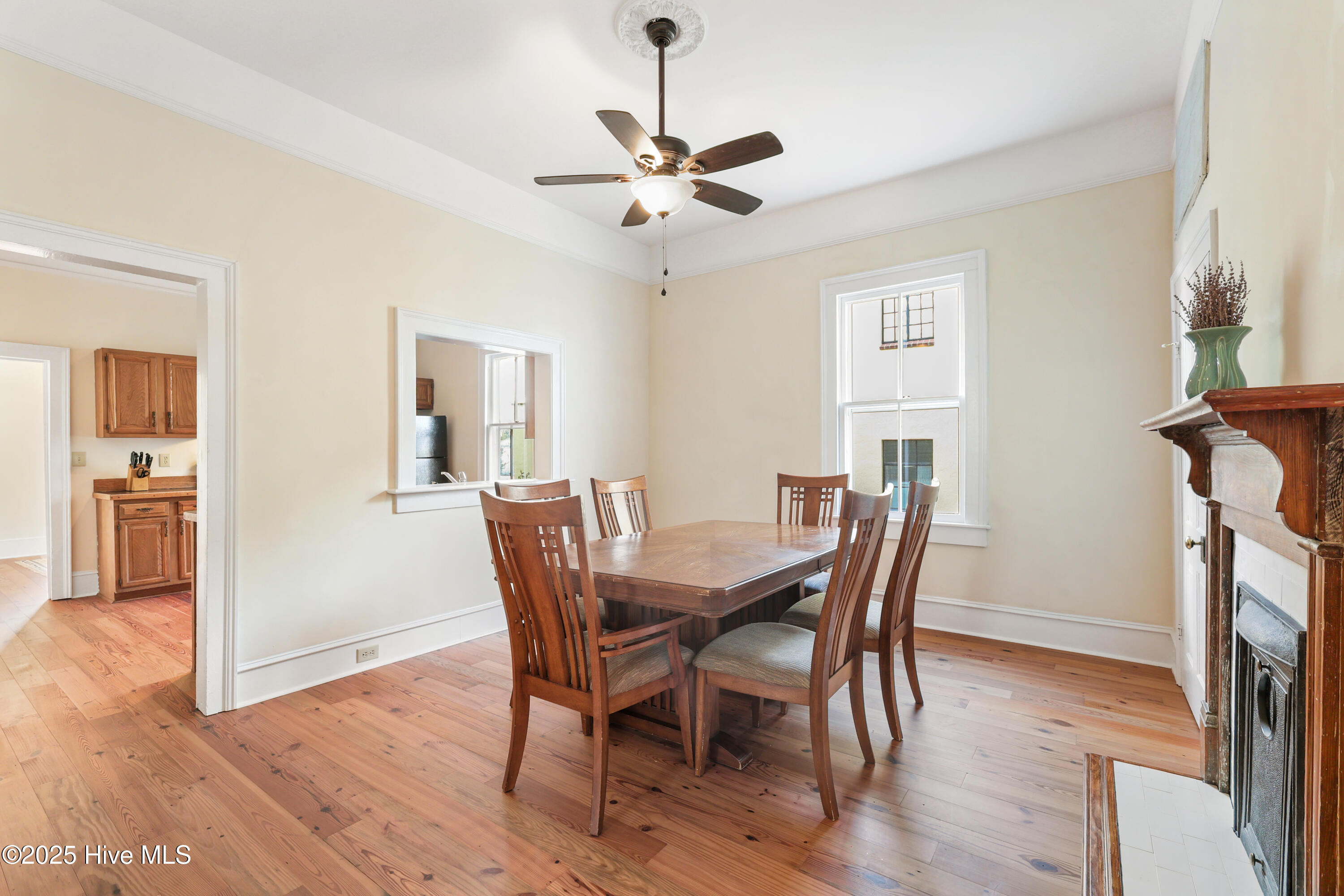 100528129 | Photo 51