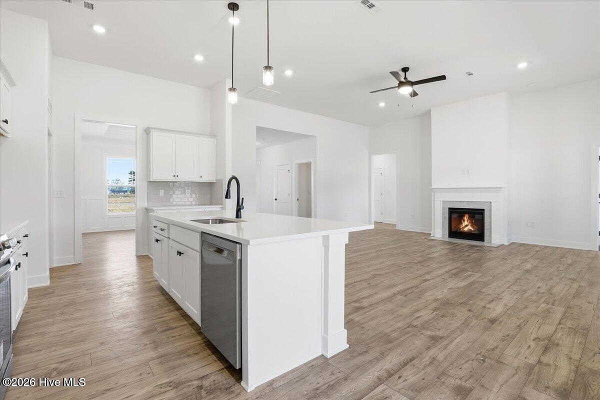 100562630 | Photo 13