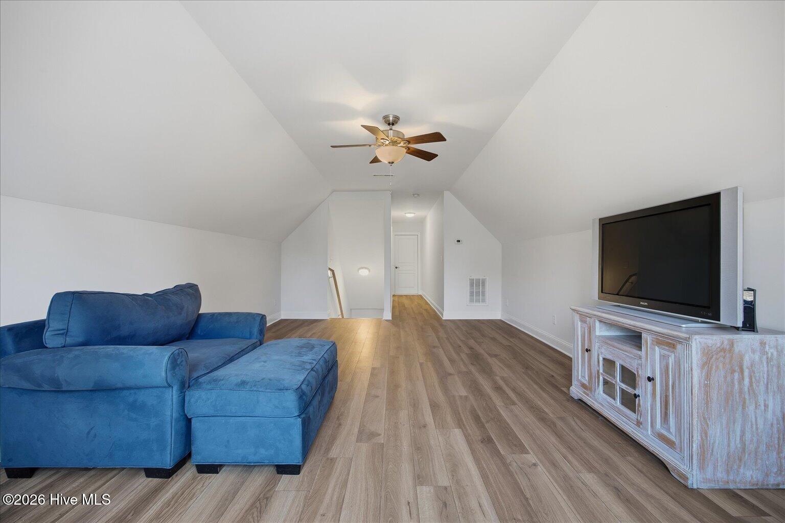 100550413 | Photo 51