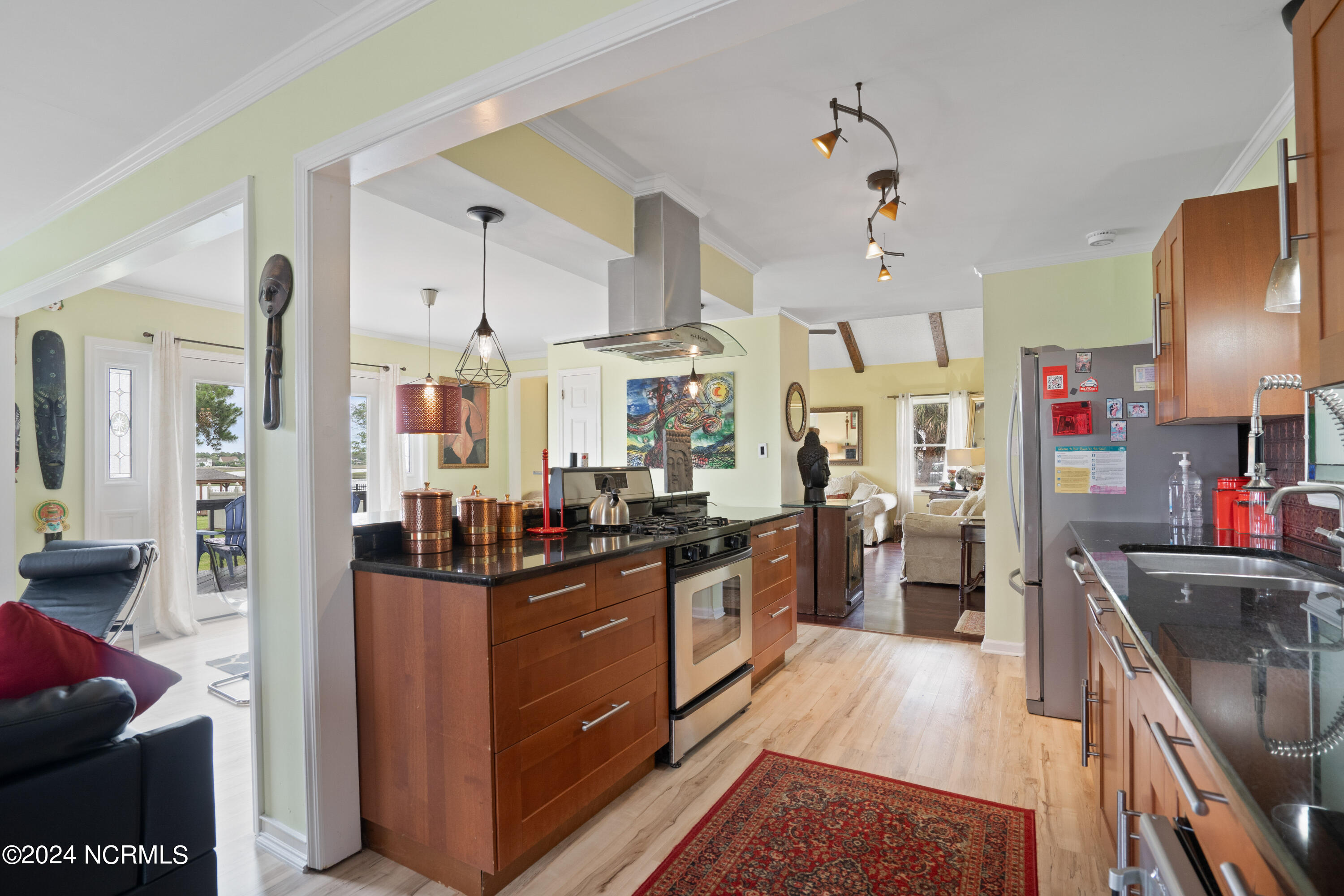 100560914 | Photo 18