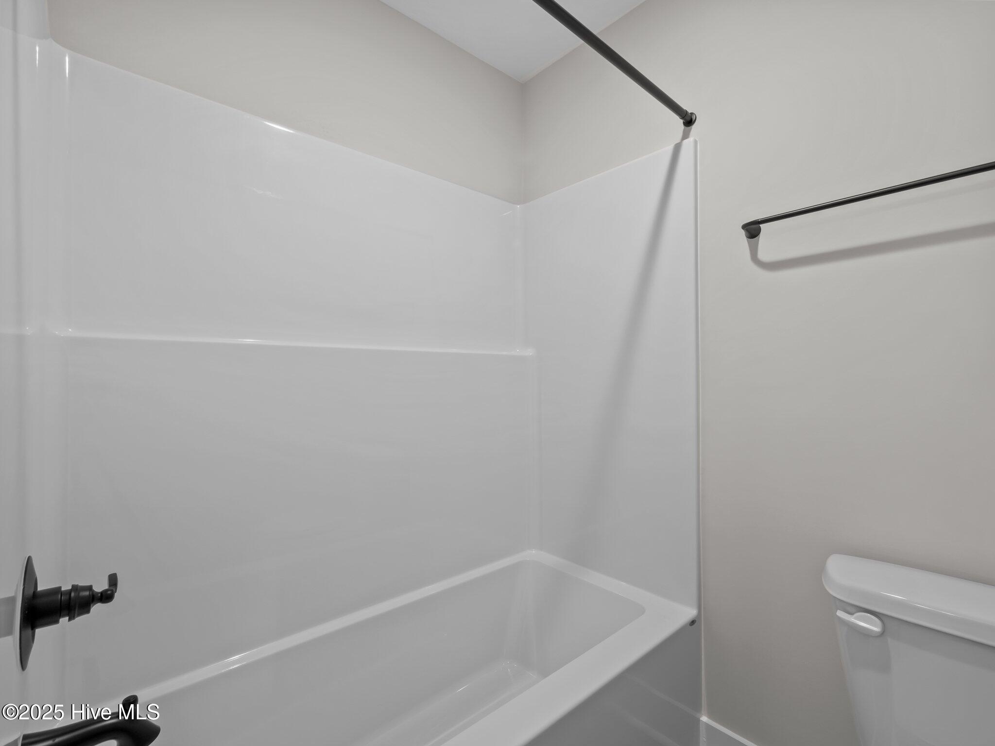 100487102 | Photo 35