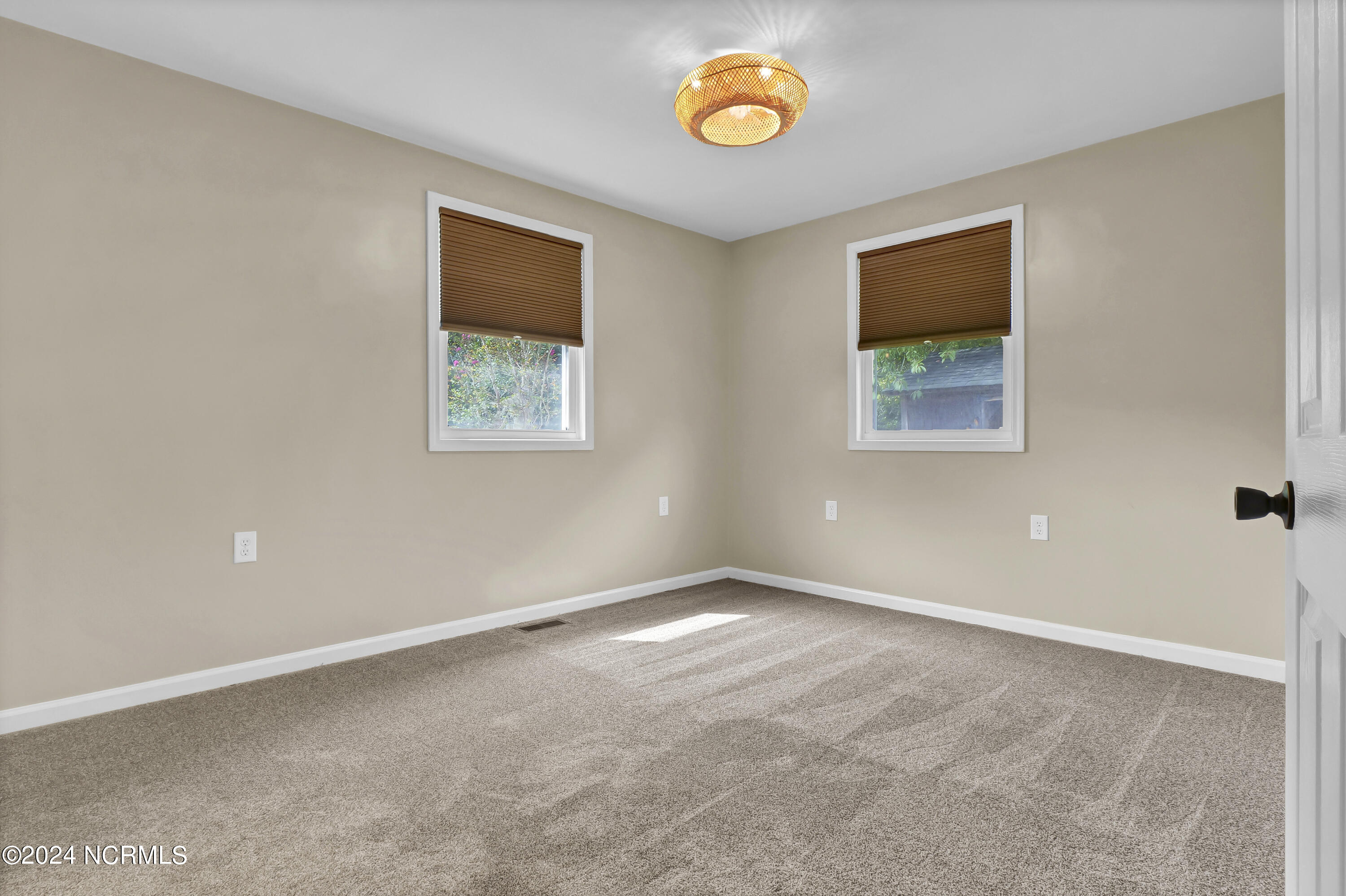 100546361 | Photo 23