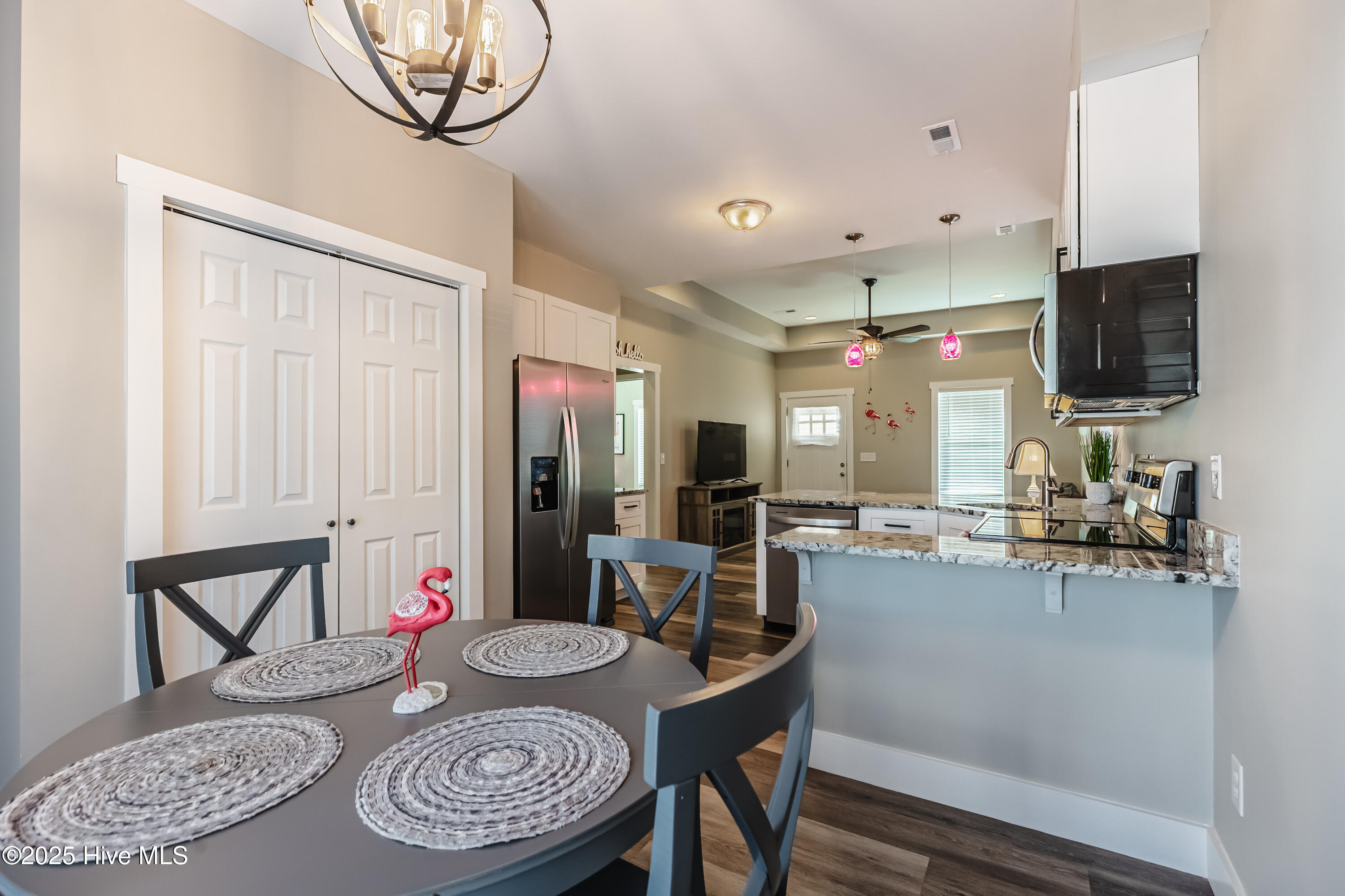 100542603 | Photo 14