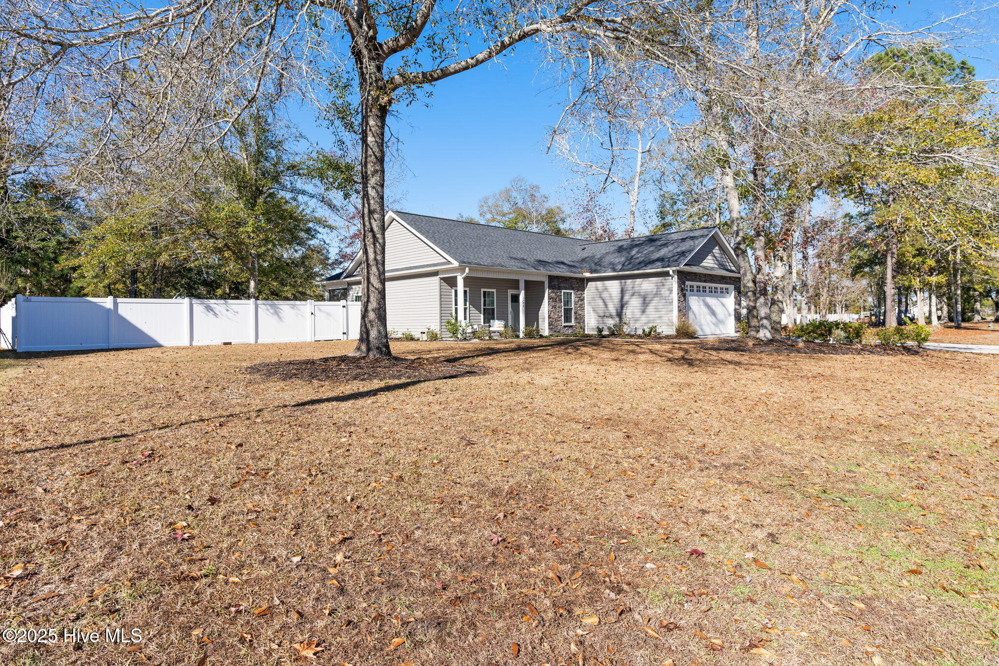 100544507 | Photo 43