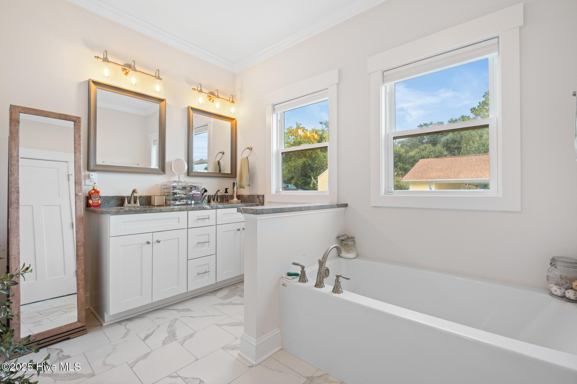 100554078 | Photo 30