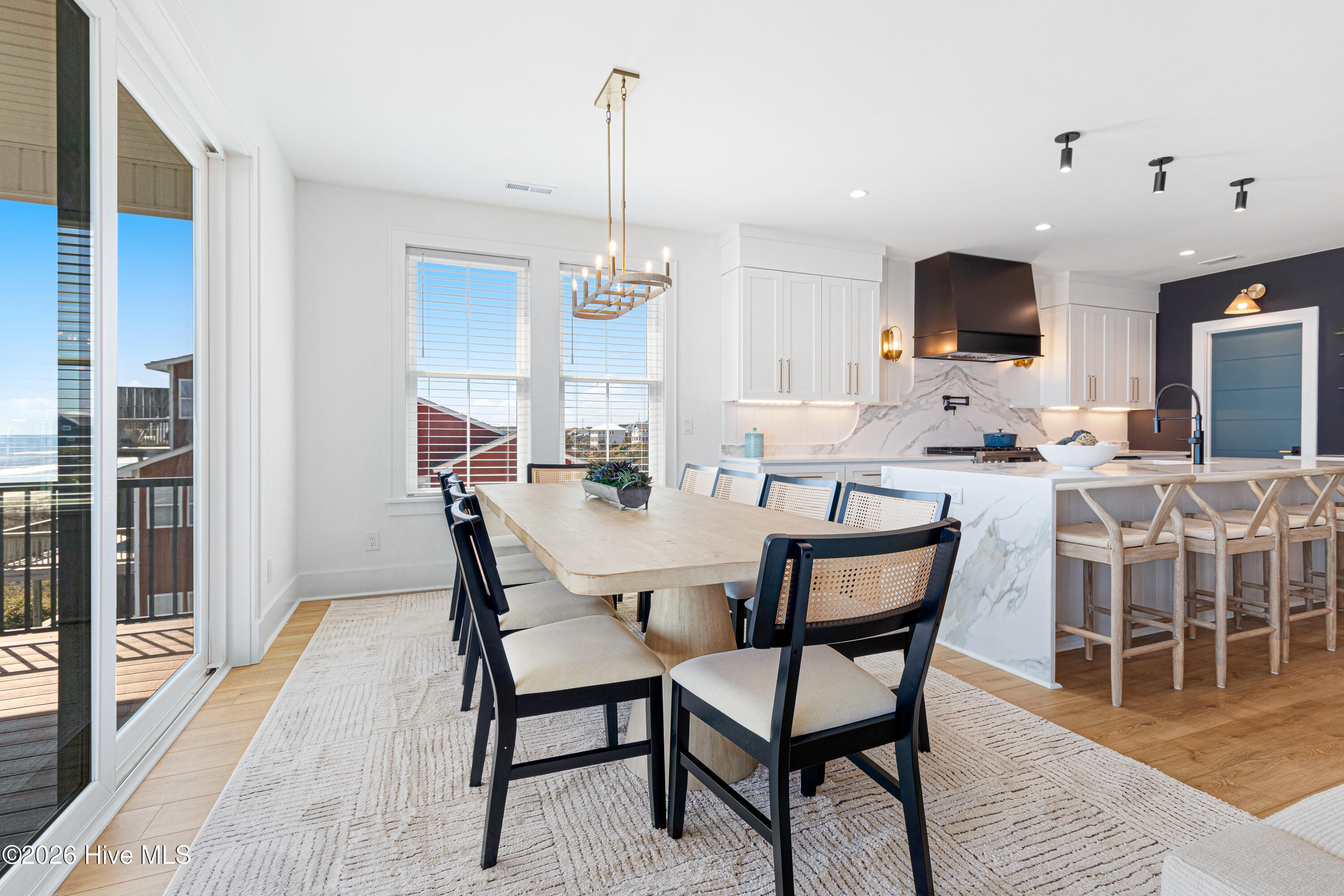 100567195 | Photo 21