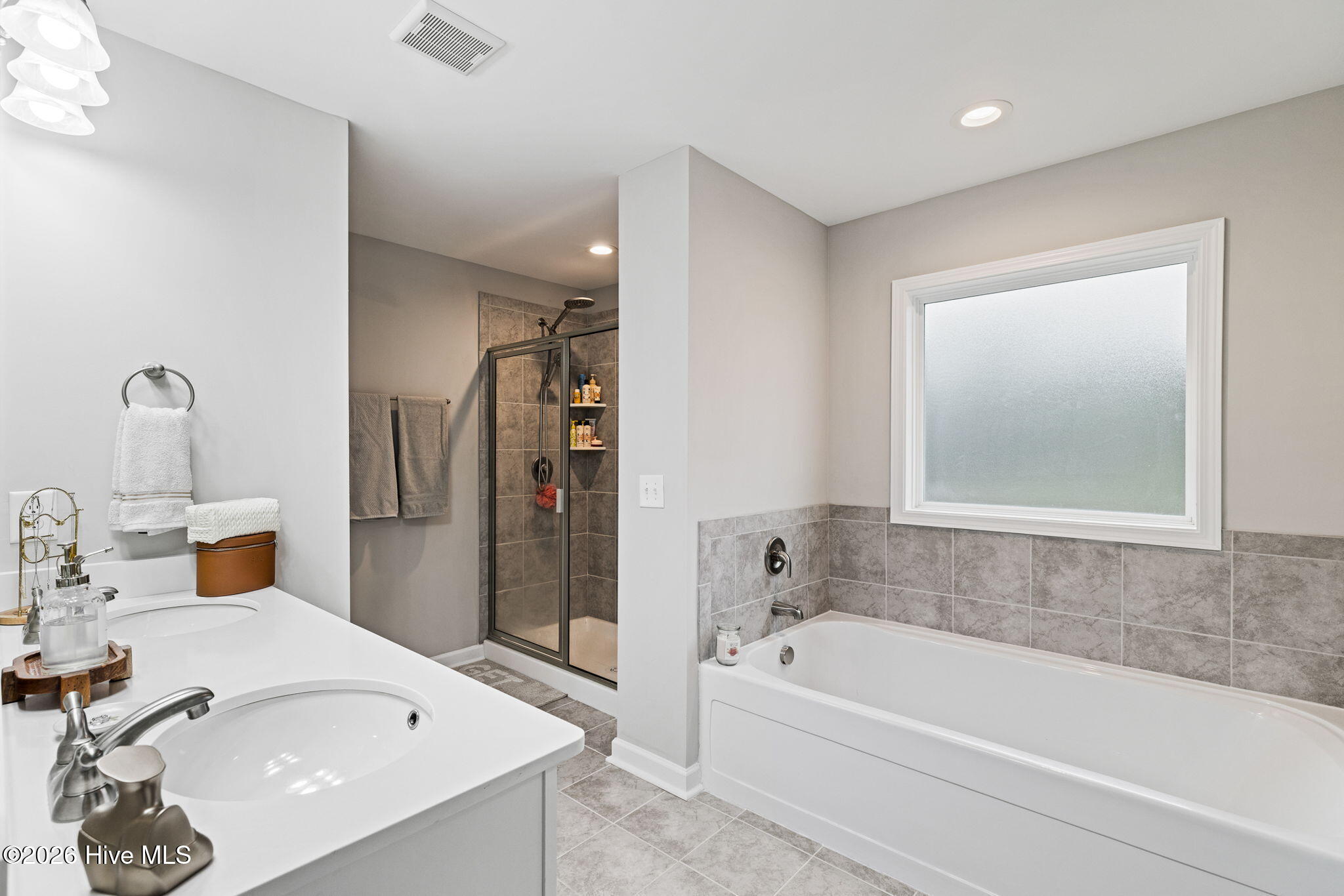 100554738 | Photo 22