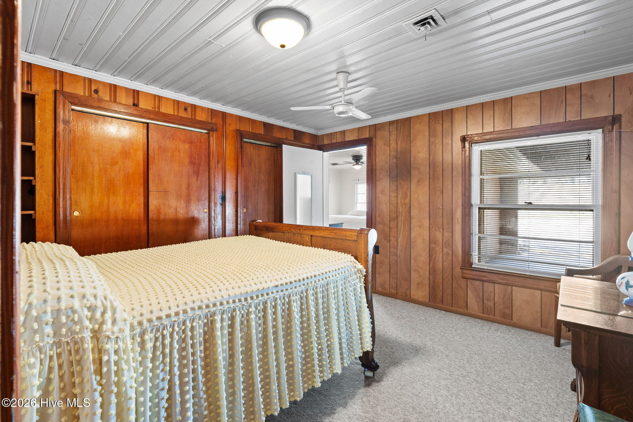 100561810 | Photo 53