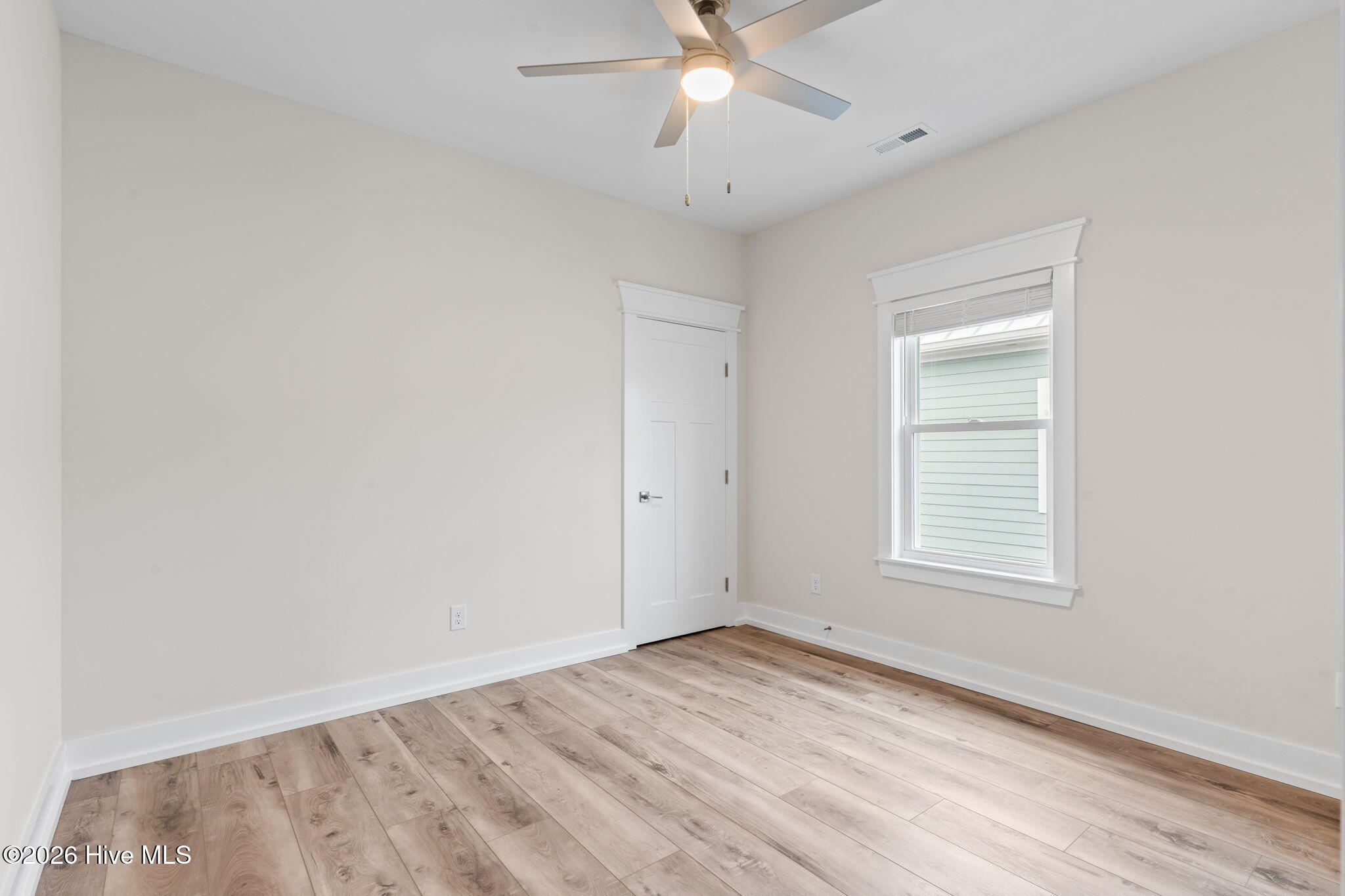 100558448 | Photo 23