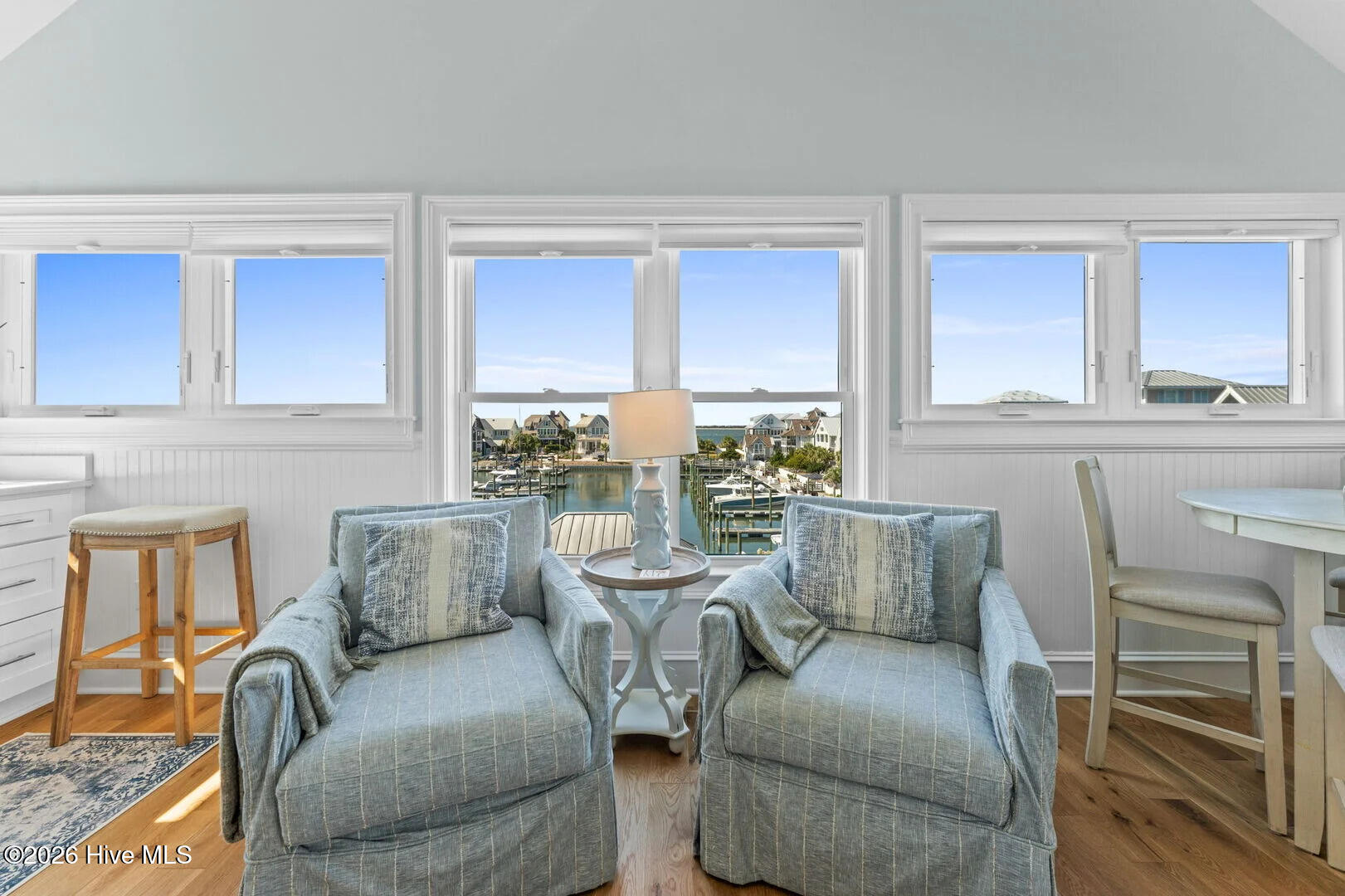 Large TV and table & 4 chairs