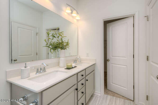 100525166 | Photo 16