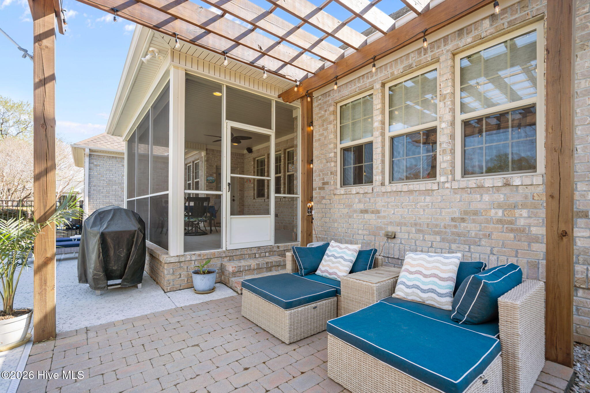 100563487 | Photo 47