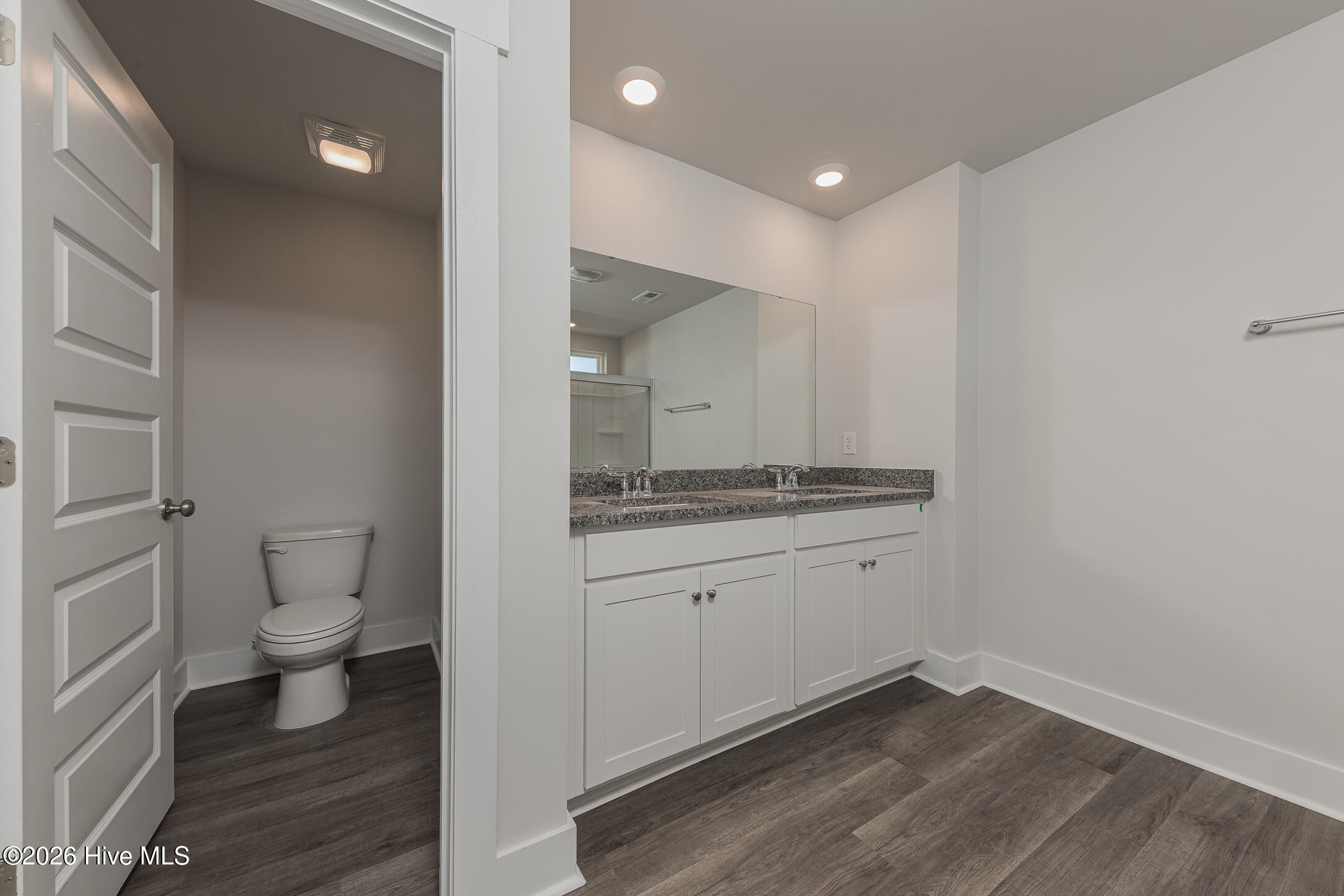 100547064 | Photo 15