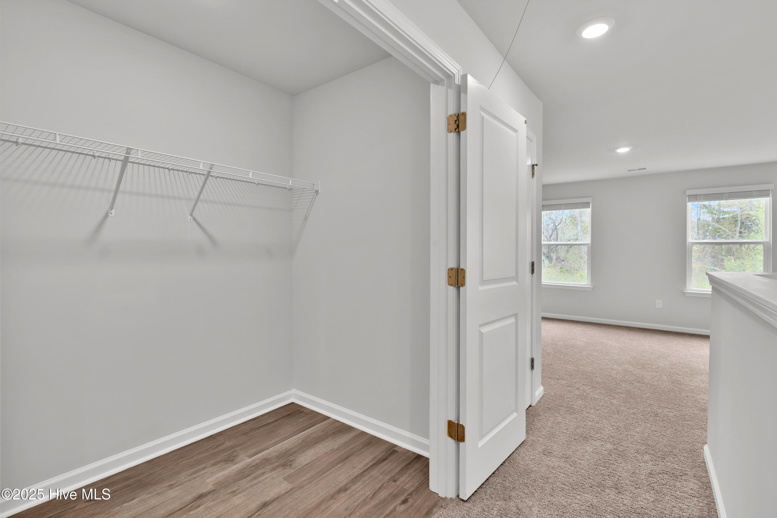 100522330 | Photo 22