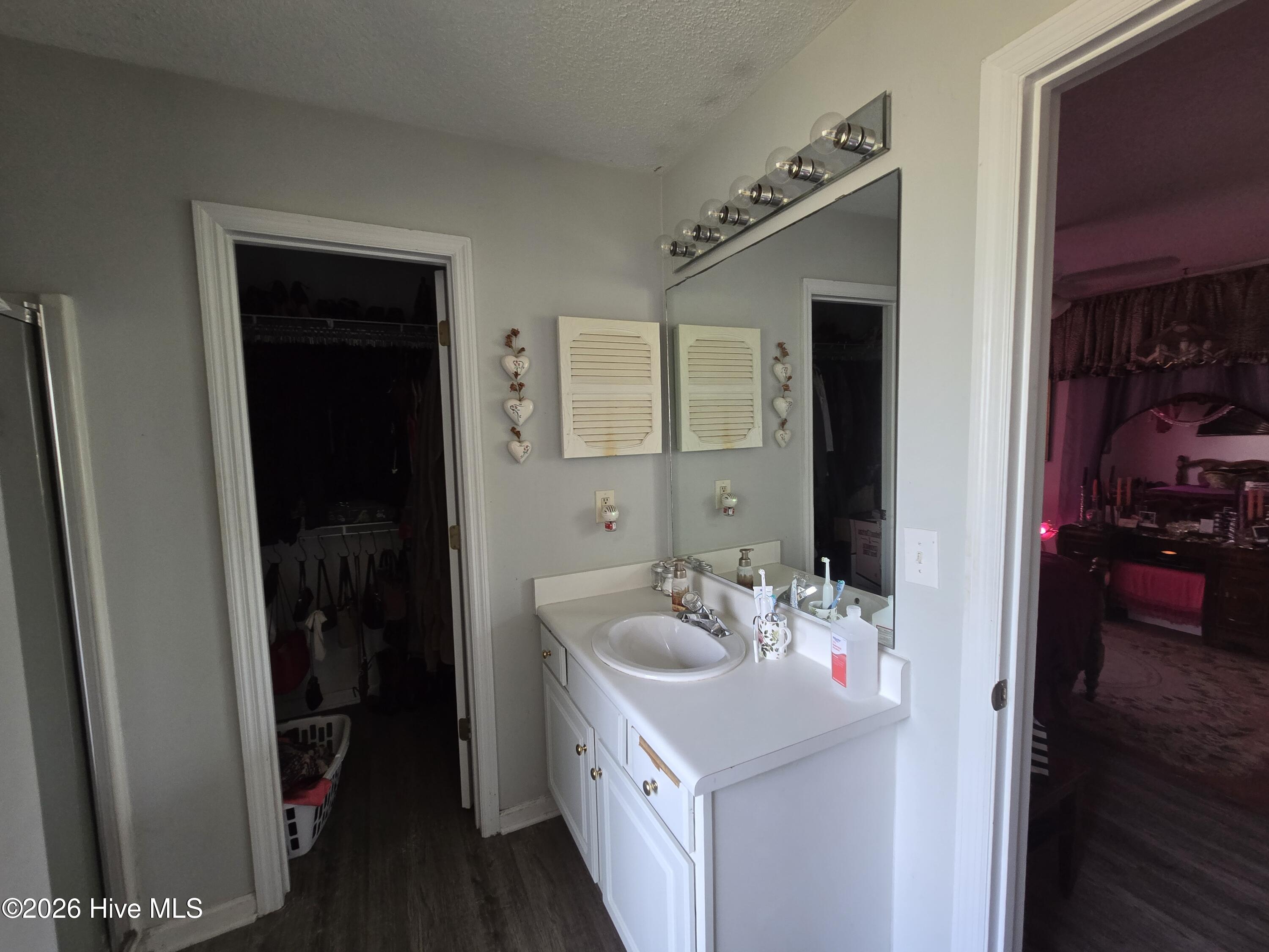 100569420 | Photo 19