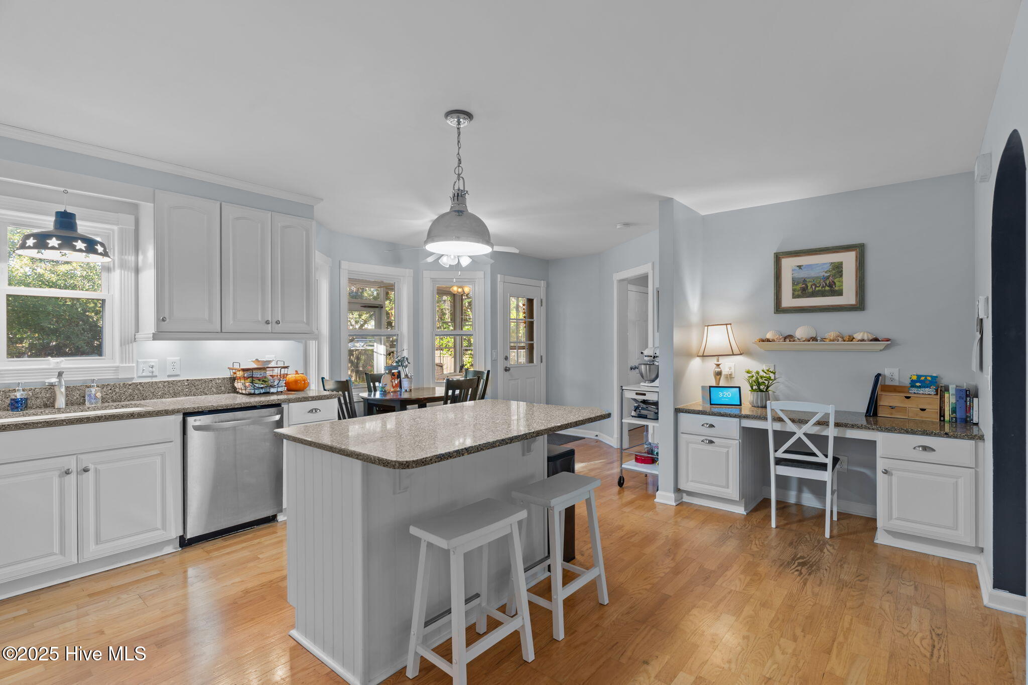 100539948 | Photo 12