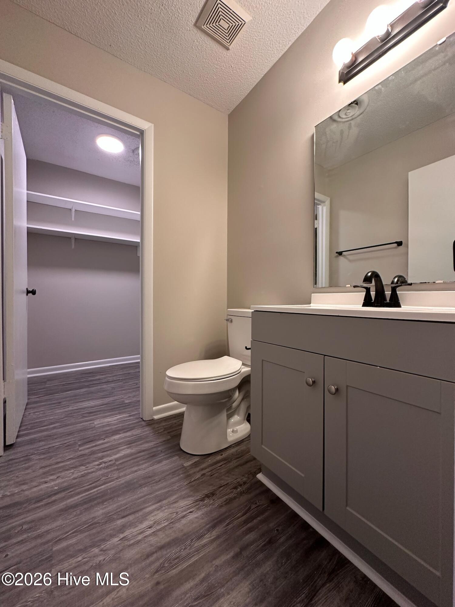 100550435 | Photo 14