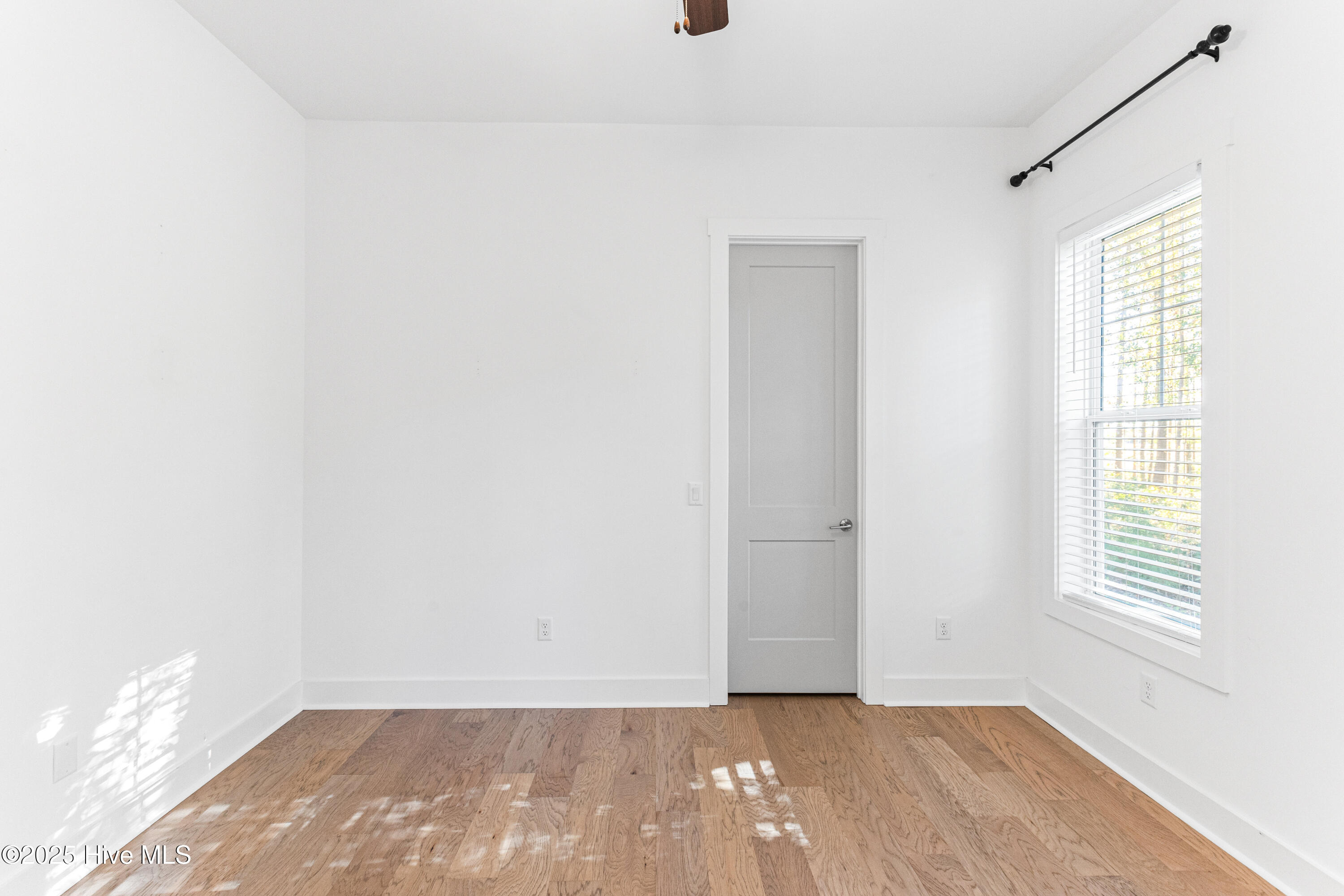 100537930 | Photo 33