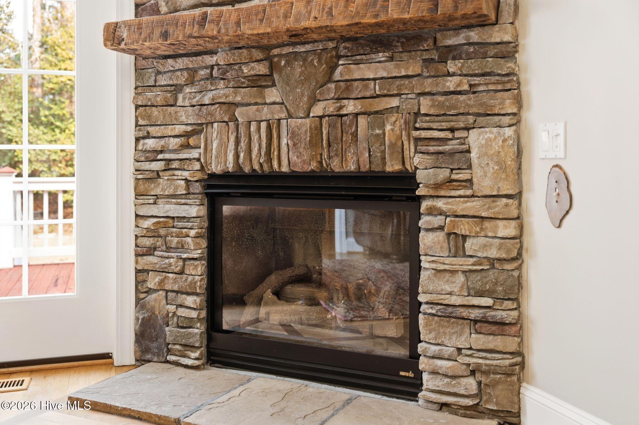 100561180 | Photo 12