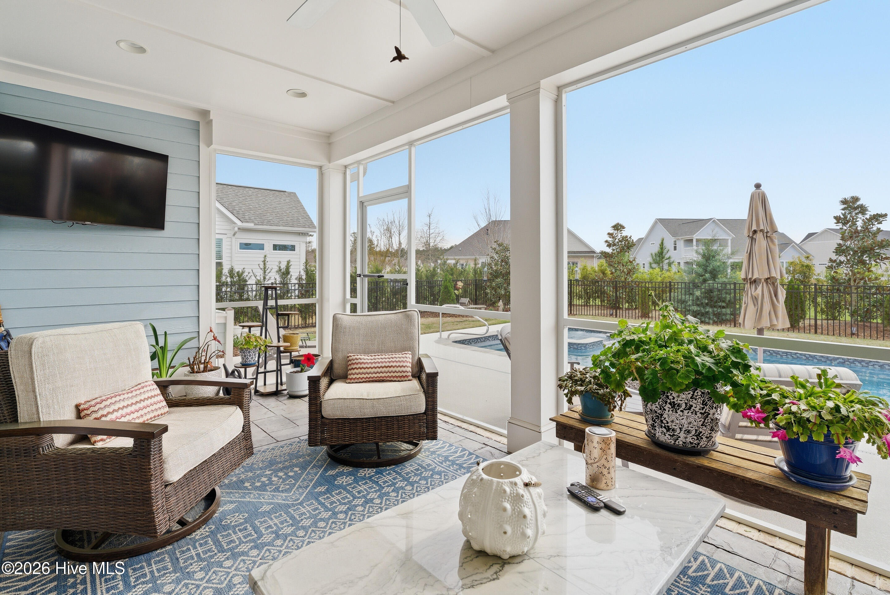 100562941 | Photo 23