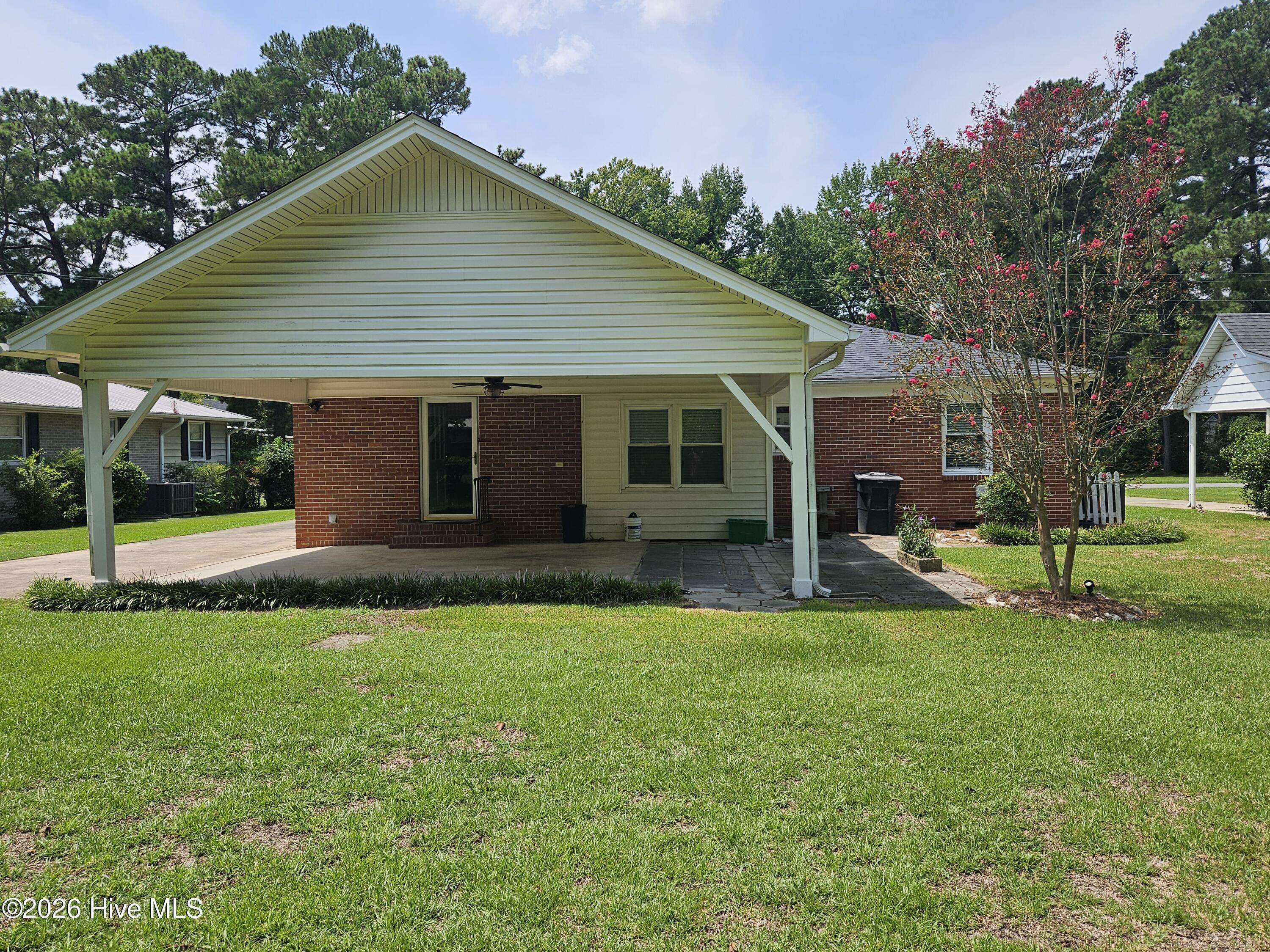 2nd image of 702 Stewart Ave, Clinton, NC 28328 | MLS# 100596833