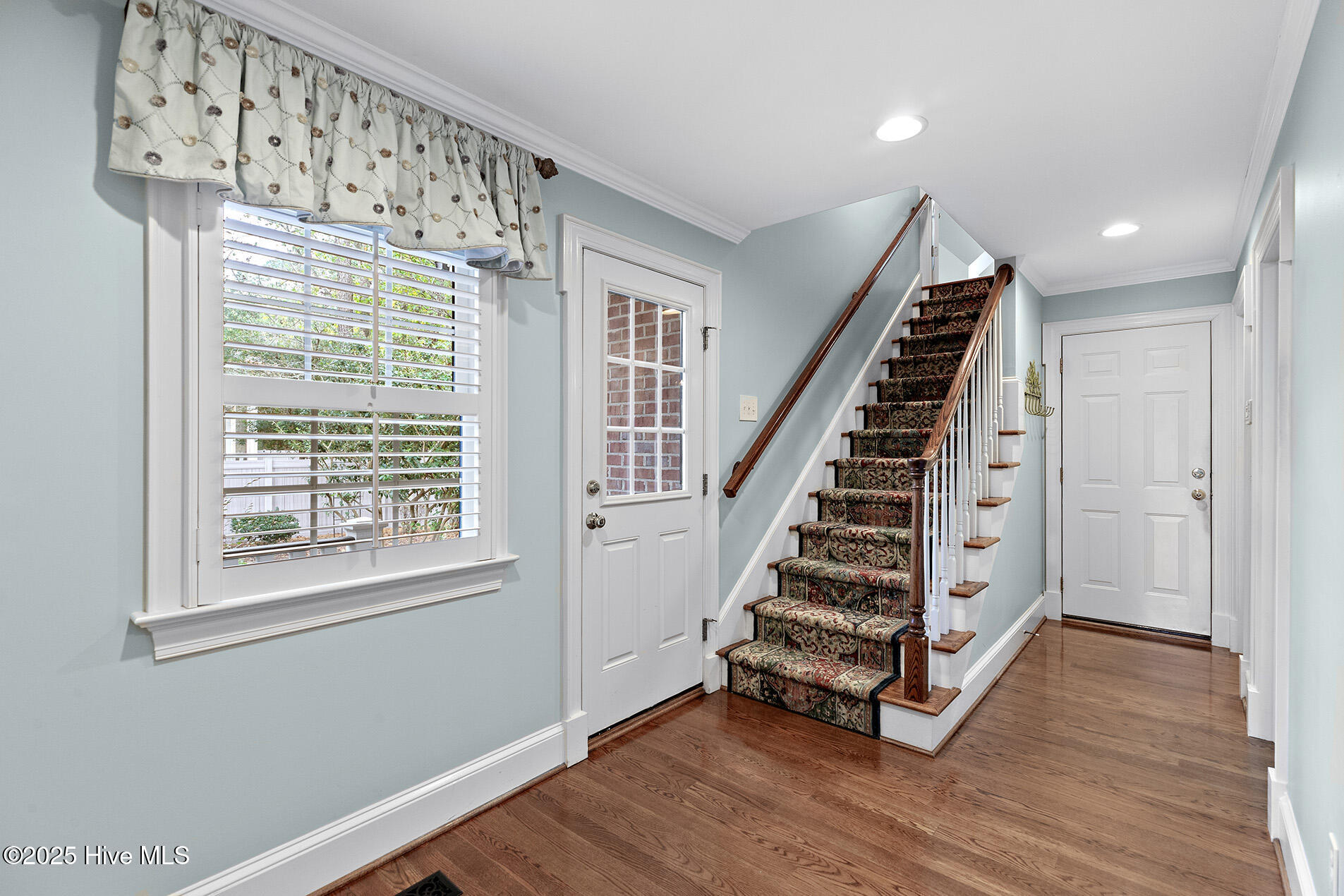 100545737 | Photo 26