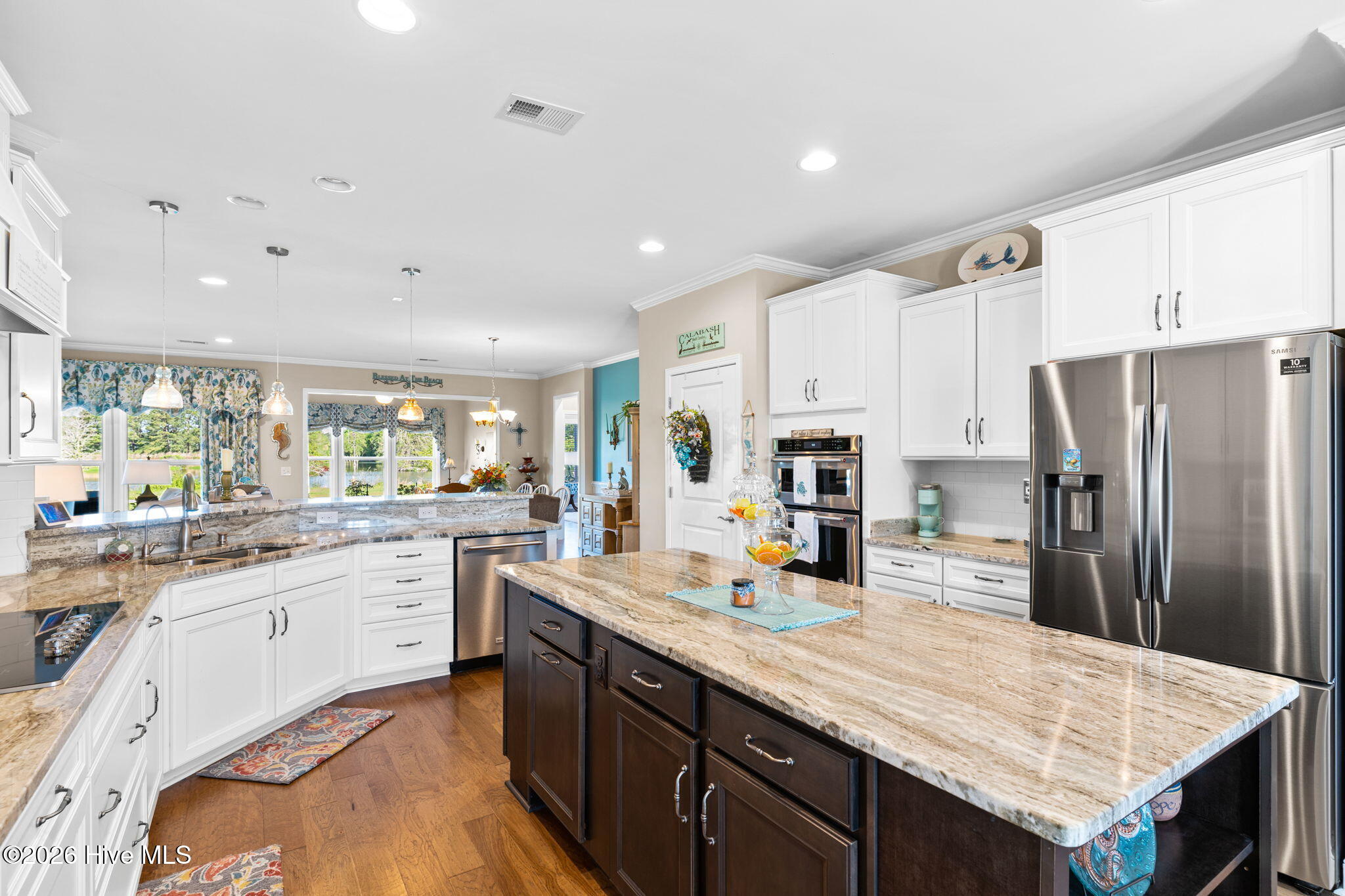 100560467 | Photo 12