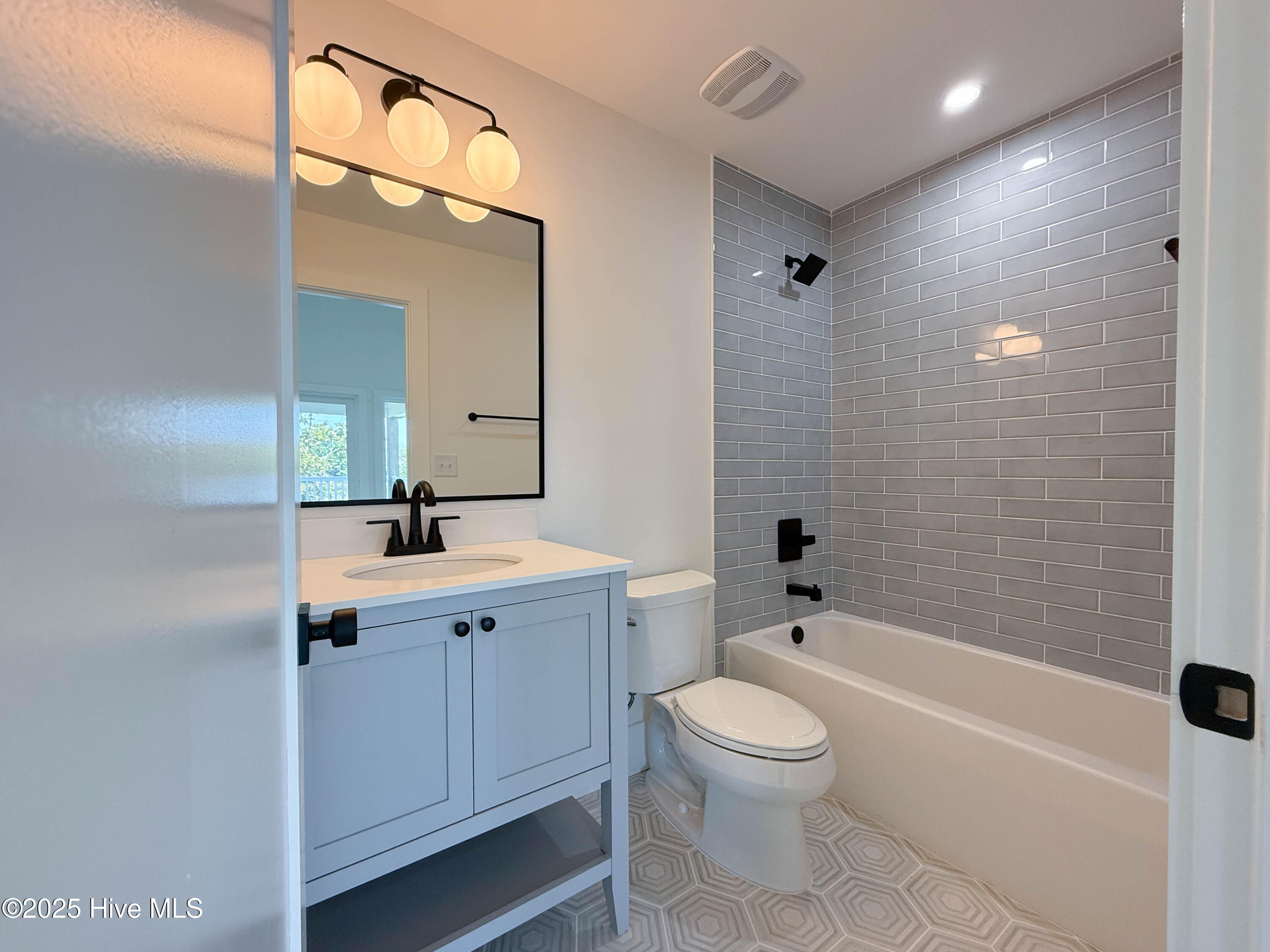 100539536 | Photo 90