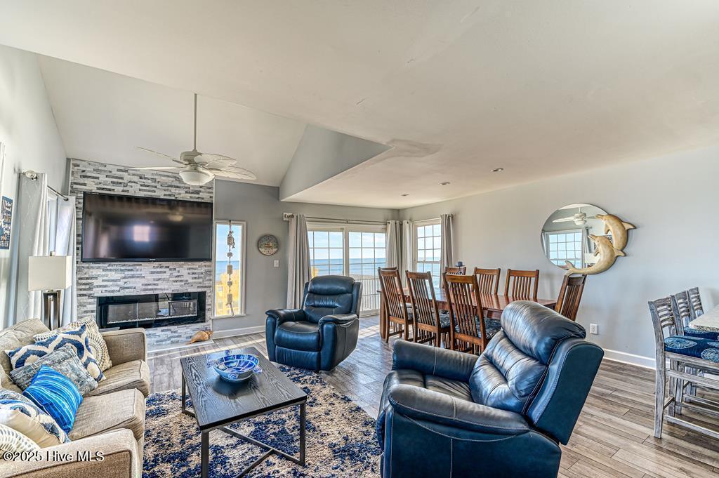 100518662 | Photo 24