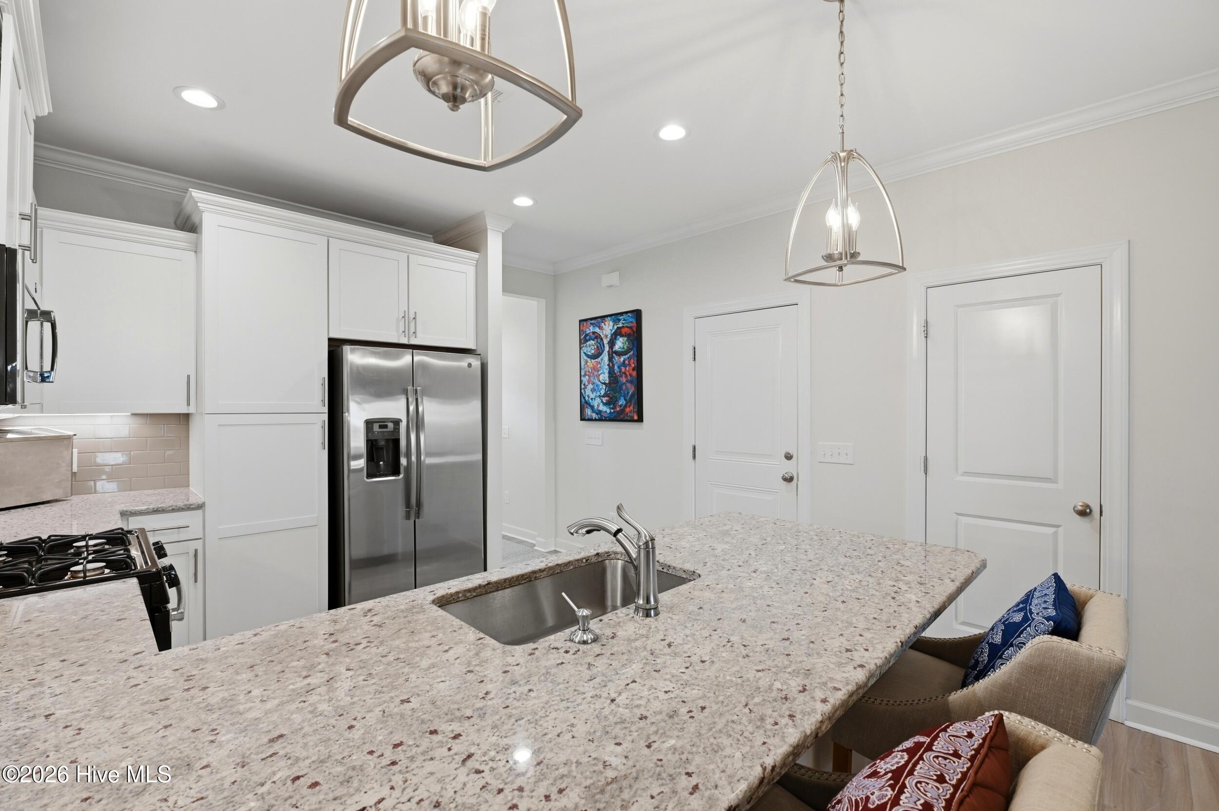 100562776 | Photo 14