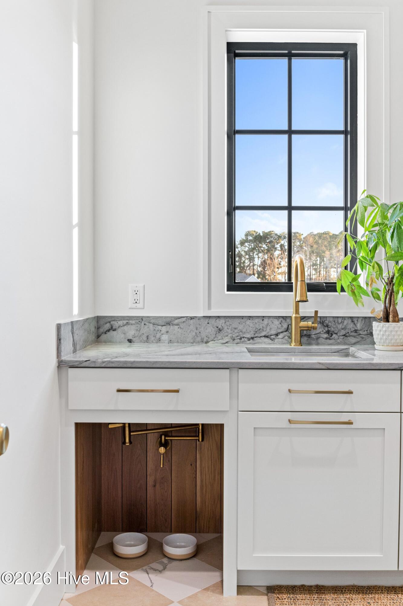 100529848 | Photo 29