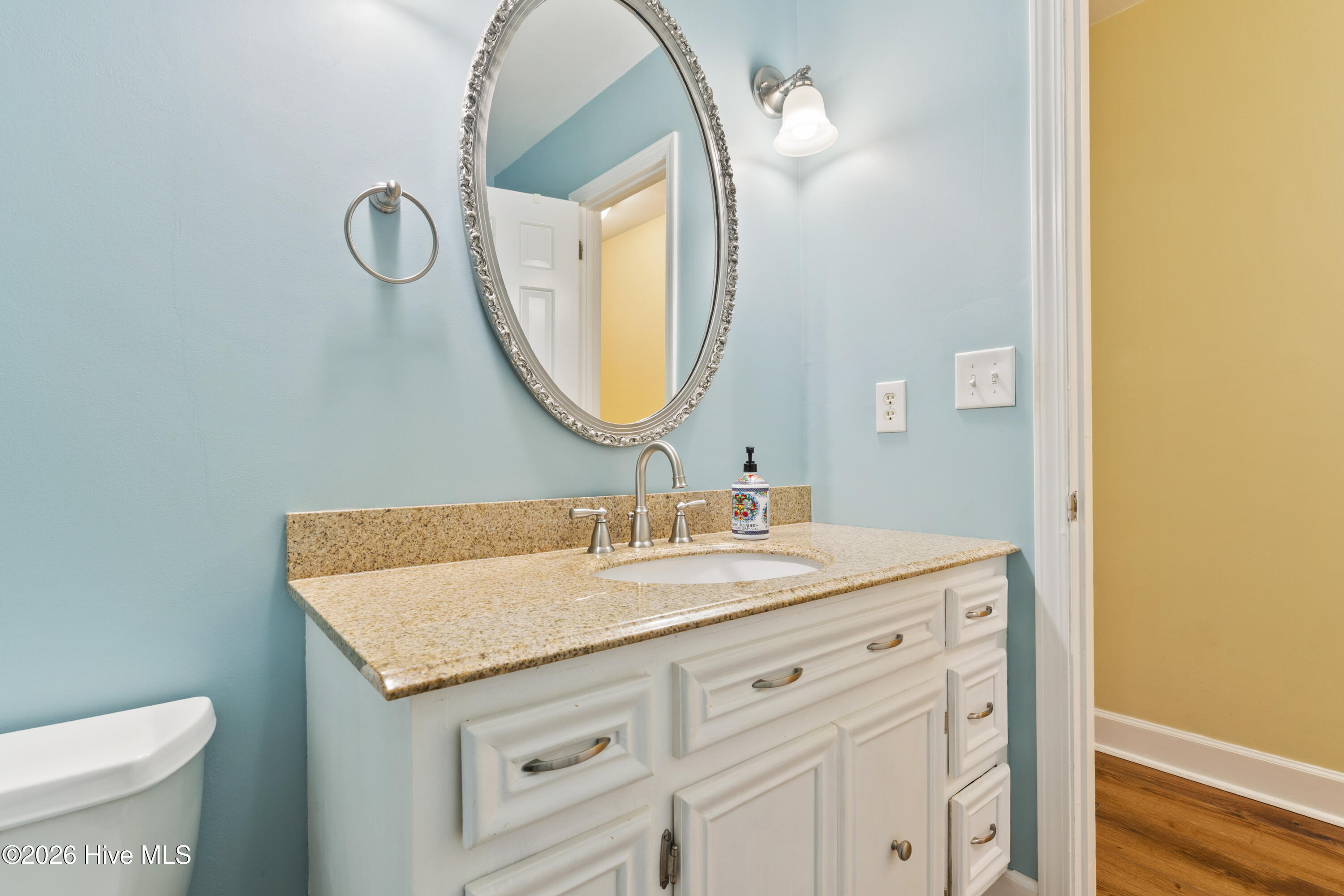 100549887 | Photo 45